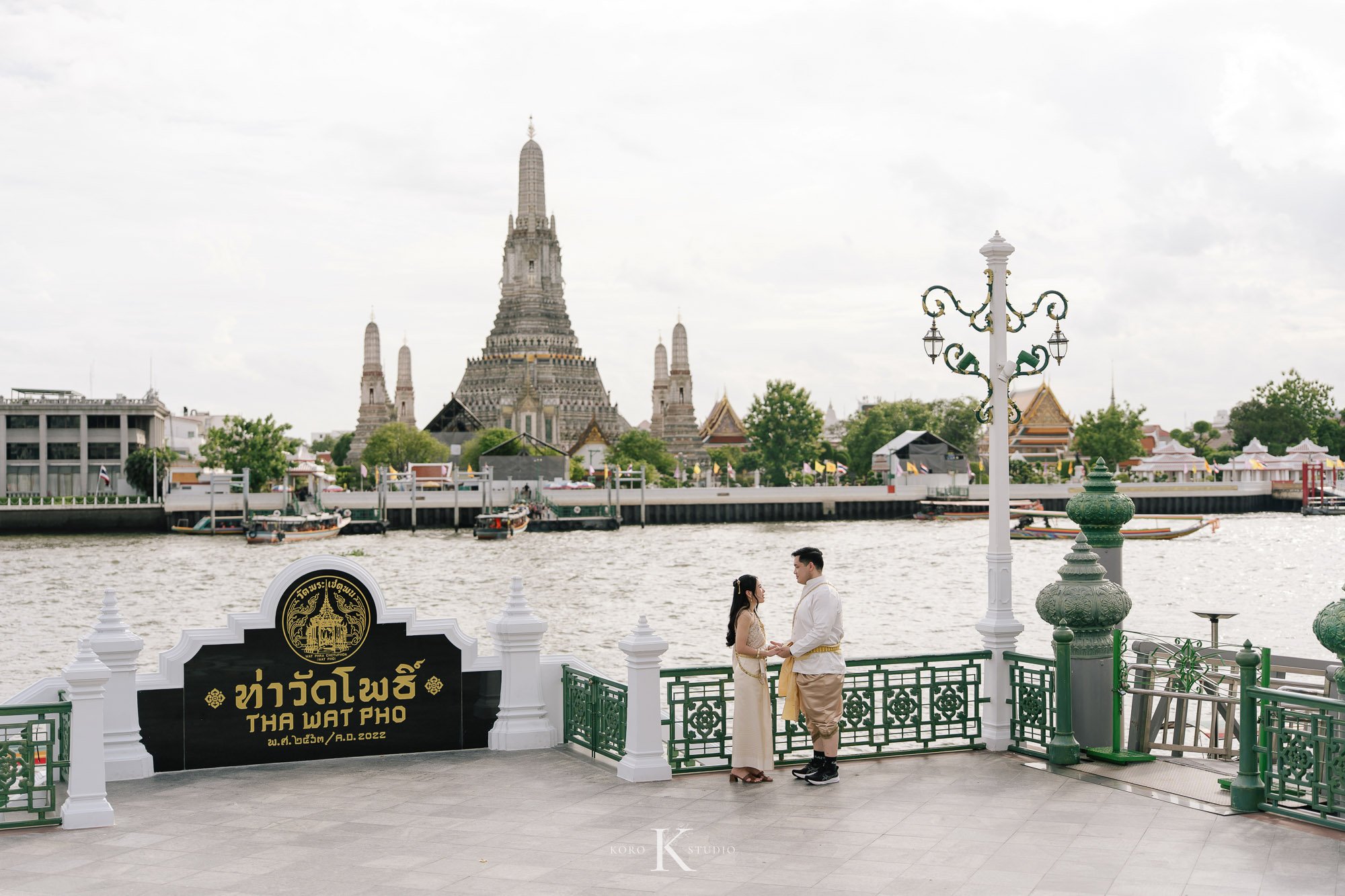 Bangkok Pre Wedding: Alison & Karl at Wat Pho & Benjakitti Park 103 benjakitti park pre wedding alison karl bangkok 103 Bangkok Pre Wedding: Alison & Karl at Wat Pho & Benjakitti Park