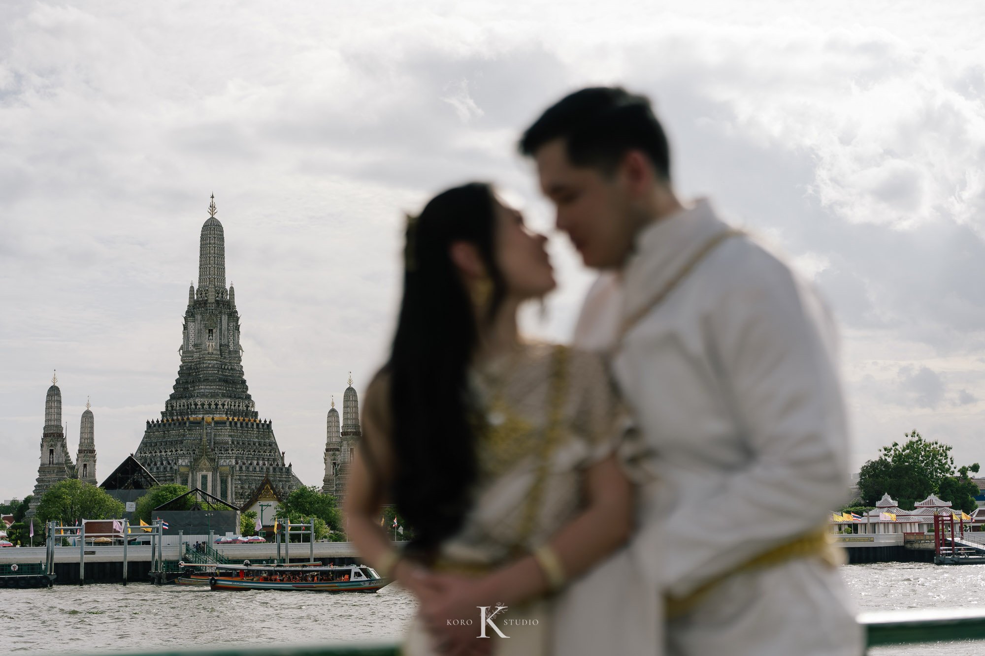 Bangkok Pre Wedding: Alison & Karl at Wat Pho & Benjakitti Park 110 benjakitti park pre wedding alison karl bangkok 110 Bangkok Pre Wedding: Alison & Karl at Wat Pho & Benjakitti Park