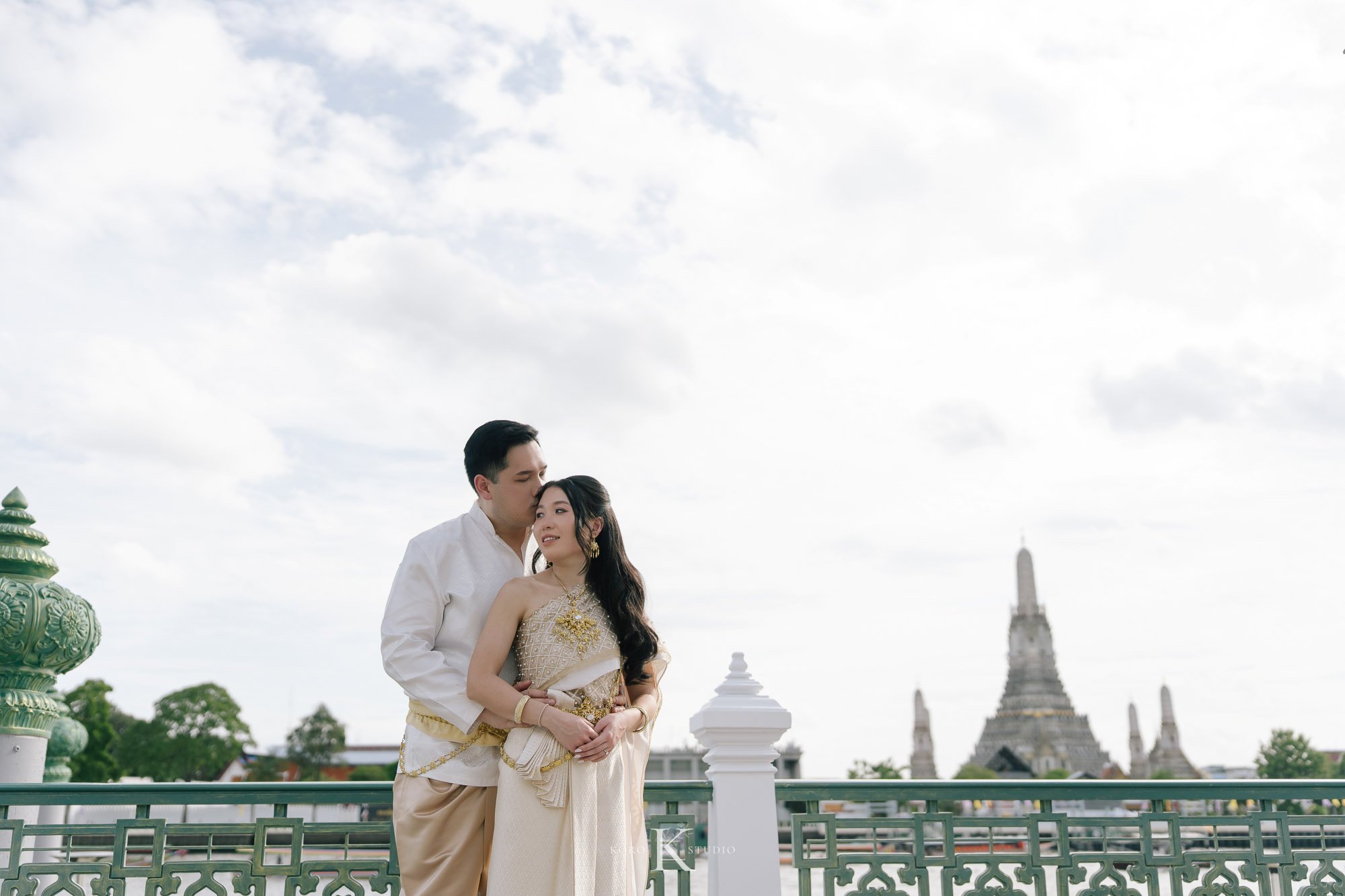Bangkok Pre Wedding: Alison & Karl at Wat Pho & Benjakitti Park 125 benjakitti park pre wedding alison karl bangkok 125 Bangkok Pre Wedding: Alison & Karl at Wat Pho & Benjakitti Park