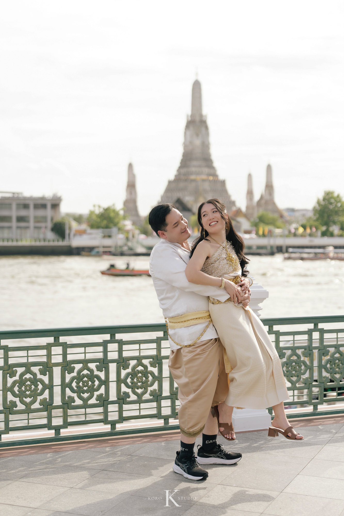 Bangkok Pre Wedding: Alison & Karl at Wat Pho & Benjakitti Park 126 benjakitti park pre wedding alison karl bangkok 126 Bangkok Pre Wedding: Alison & Karl at Wat Pho & Benjakitti Park