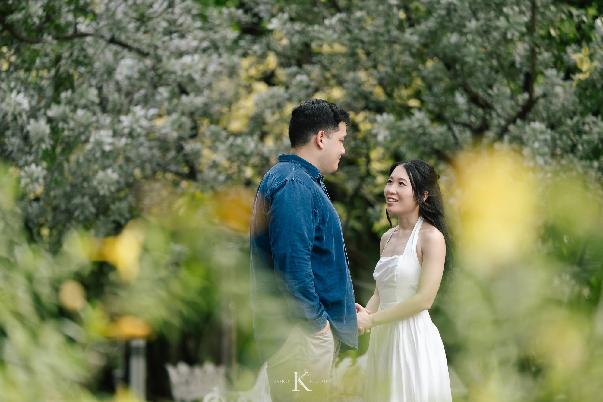 Bangkok Pre Wedding: Alison & Karl at Wat Pho & Benjakitti Park 130 benjakitti park pre wedding alison karl bangkok 130 Bangkok Pre Wedding: Alison & Karl at Wat Pho & Benjakitti Park