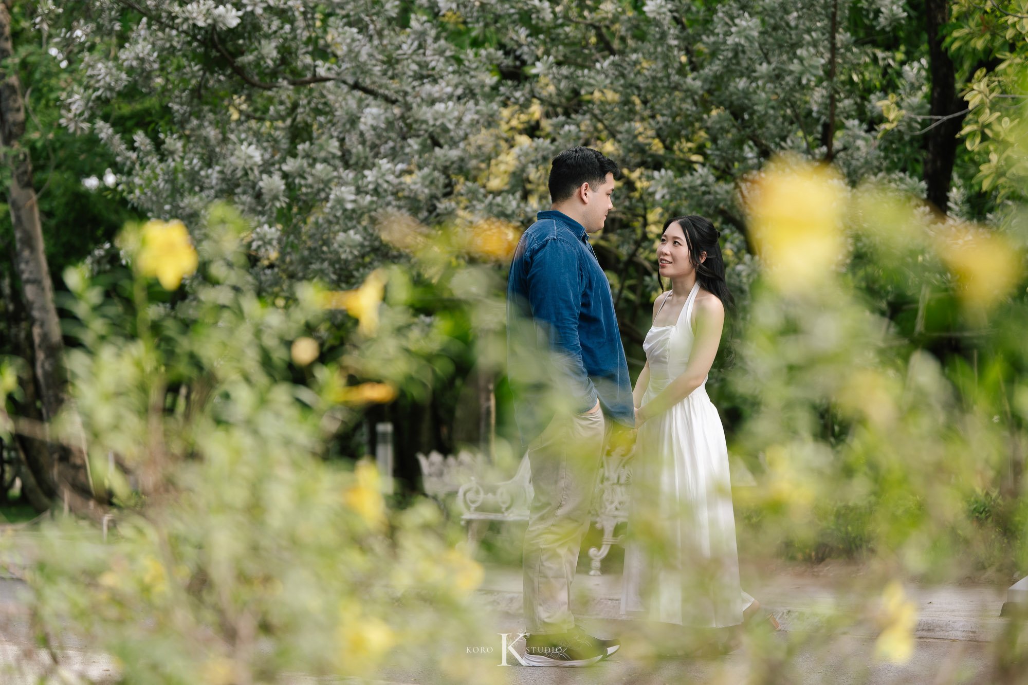 Bangkok Pre Wedding: Alison & Karl at Wat Pho & Benjakitti Park 131 benjakitti park pre wedding alison karl bangkok 131 Bangkok Pre Wedding: Alison & Karl at Wat Pho & Benjakitti Park