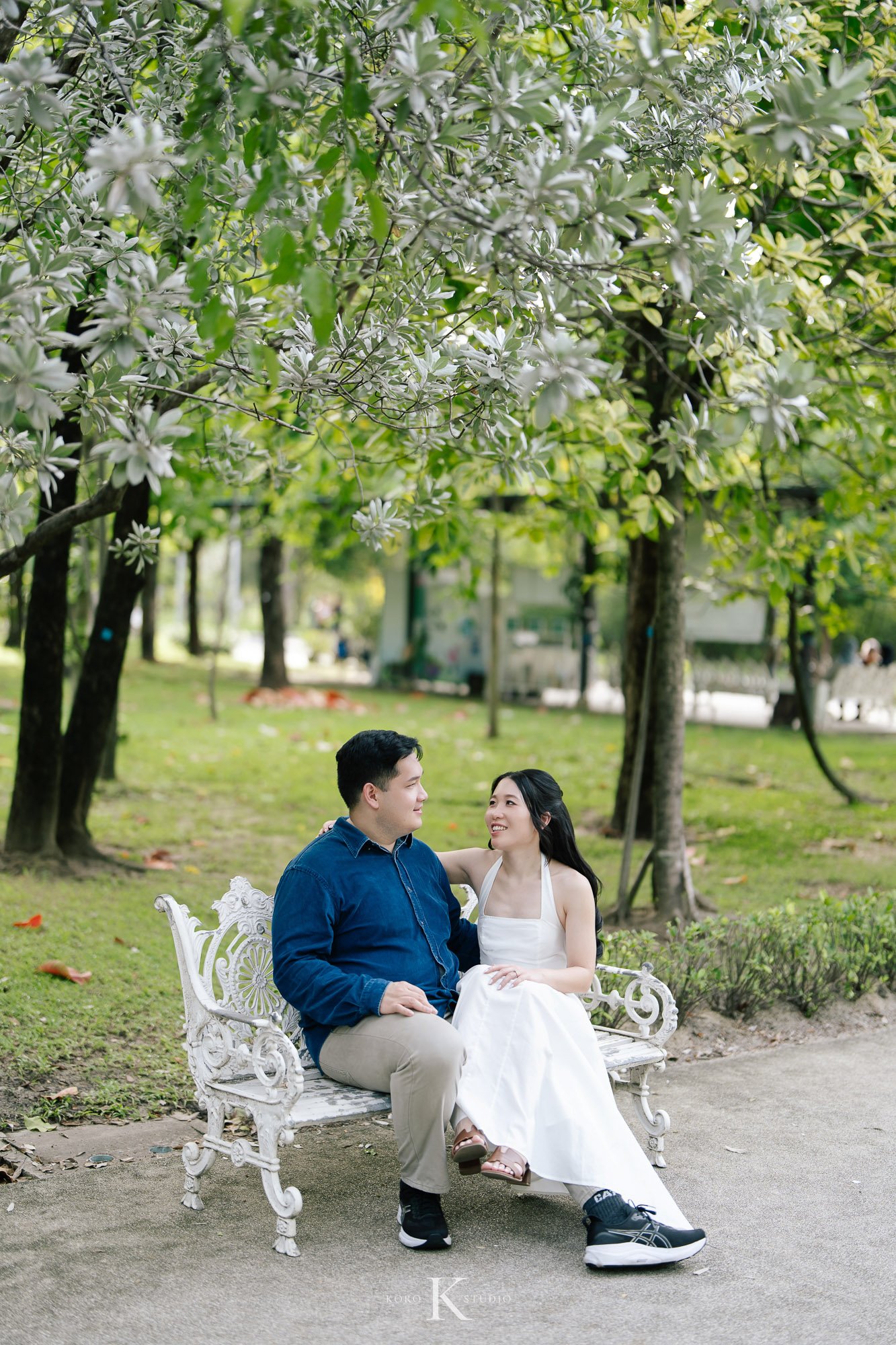 Bangkok Pre Wedding: Alison & Karl at Wat Pho & Benjakitti Park 138 benjakitti park pre wedding alison karl bangkok 138 Bangkok Pre Wedding: Alison & Karl at Wat Pho & Benjakitti Park