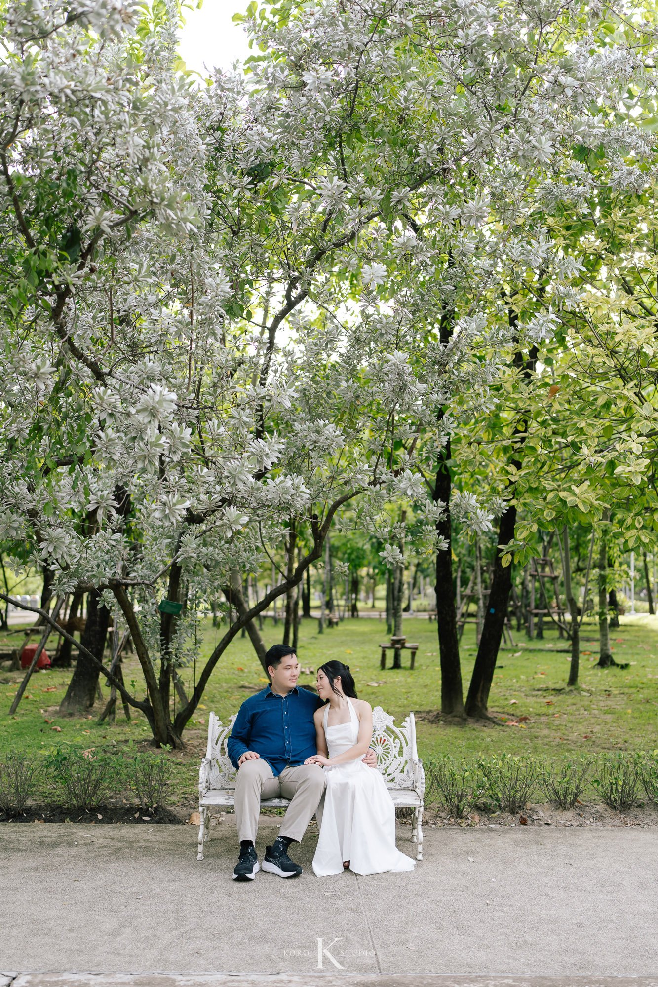Bangkok Pre Wedding: Alison & Karl at Wat Pho & Benjakitti Park 139 benjakitti park pre wedding alison karl bangkok 139 Bangkok Pre Wedding: Alison & Karl at Wat Pho & Benjakitti Park