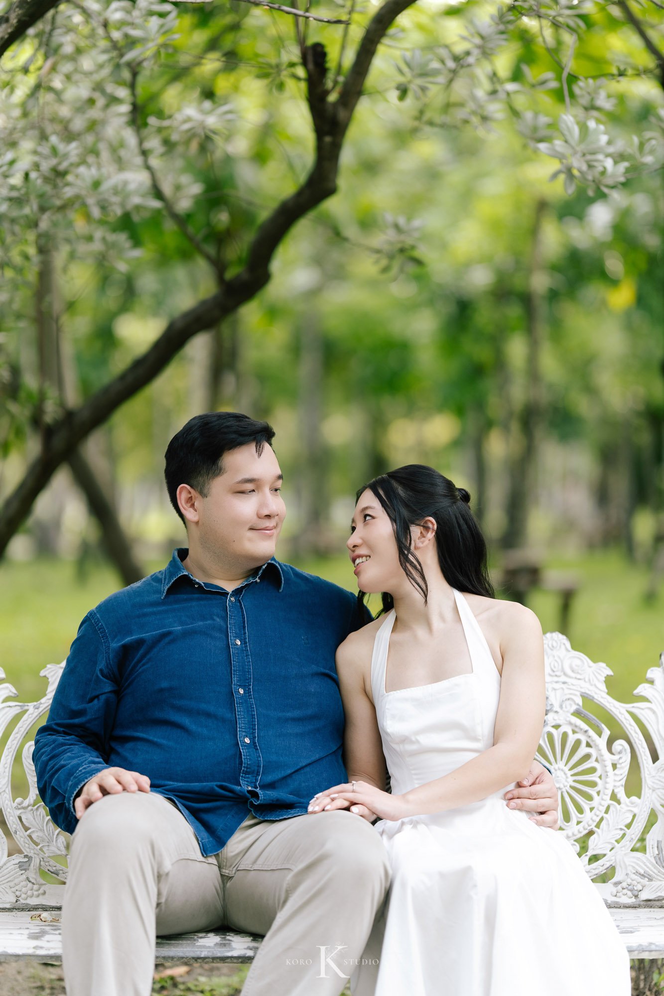 Bangkok Pre Wedding: Alison & Karl at Wat Pho & Benjakitti Park 140 benjakitti park pre wedding alison karl bangkok 140 Bangkok Pre Wedding: Alison & Karl at Wat Pho & Benjakitti Park
