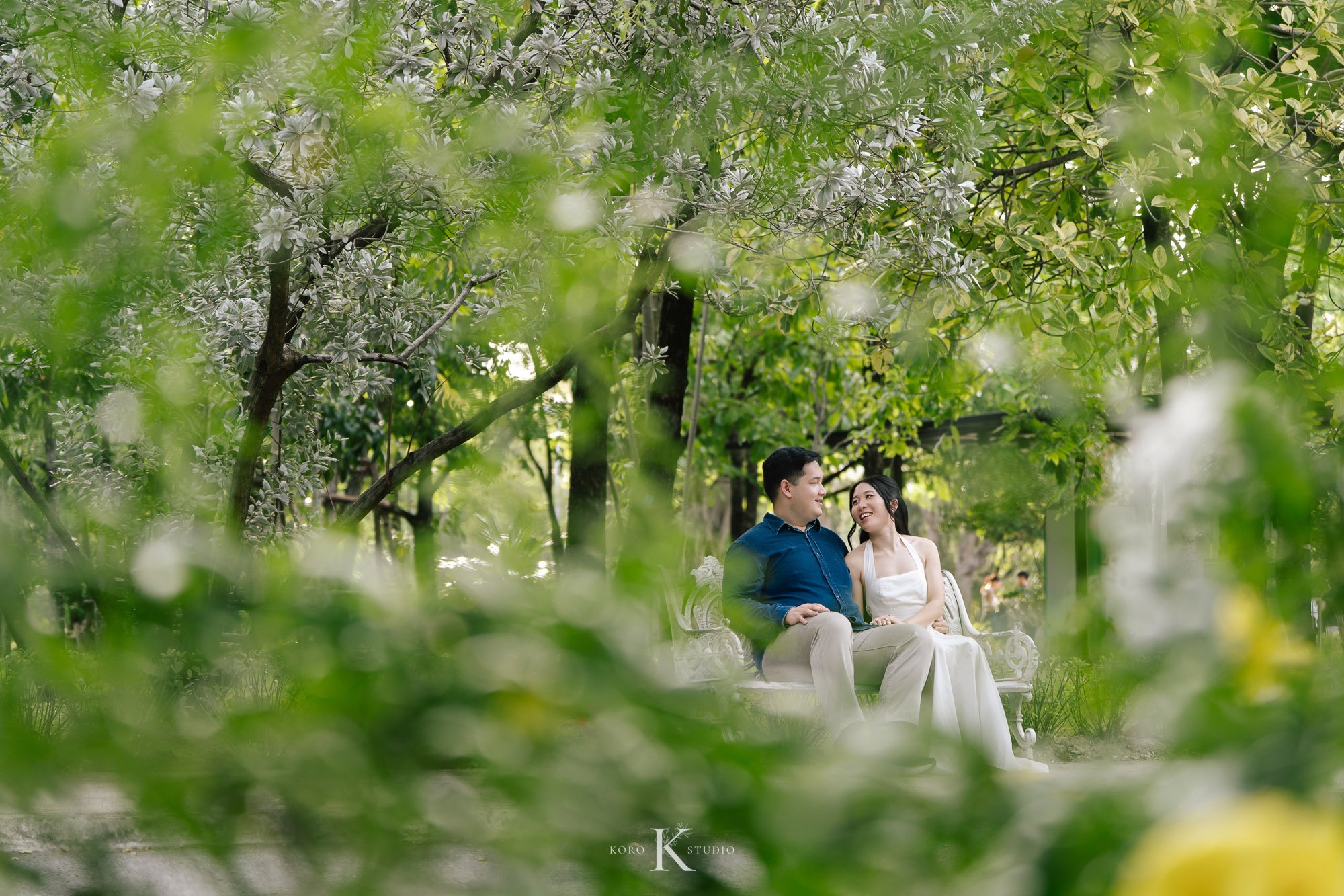 Bangkok Pre Wedding: Alison & Karl at Wat Pho & Benjakitti Park 141 benjakitti park pre wedding alison karl bangkok 141 Bangkok Pre Wedding: Alison & Karl at Wat Pho & Benjakitti Park