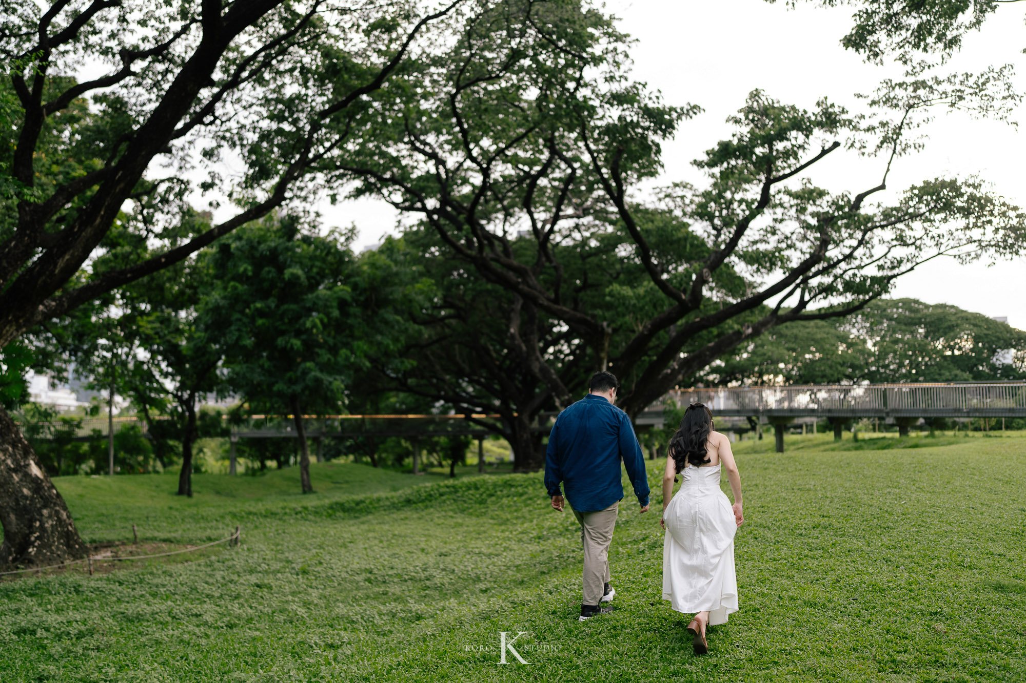 Bangkok Pre Wedding: Alison & Karl at Wat Pho & Benjakitti Park 180 benjakitti park pre wedding alison karl bangkok 180 Bangkok Pre Wedding: Alison & Karl at Wat Pho & Benjakitti Park