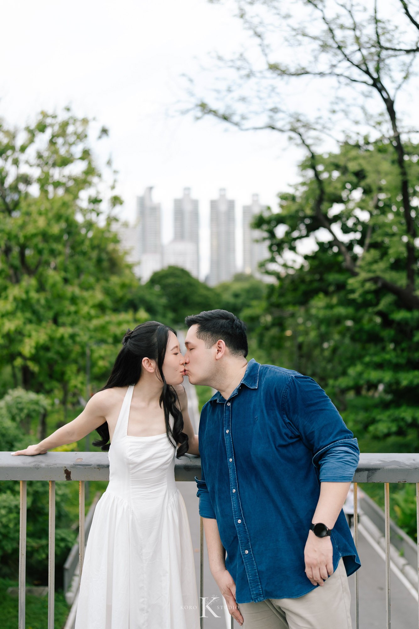 Bangkok Pre Wedding: Alison & Karl at Wat Pho & Benjakitti Park 210 benjakitti park pre wedding alison karl bangkok 210 Bangkok Pre Wedding: Alison & Karl at Wat Pho & Benjakitti Park