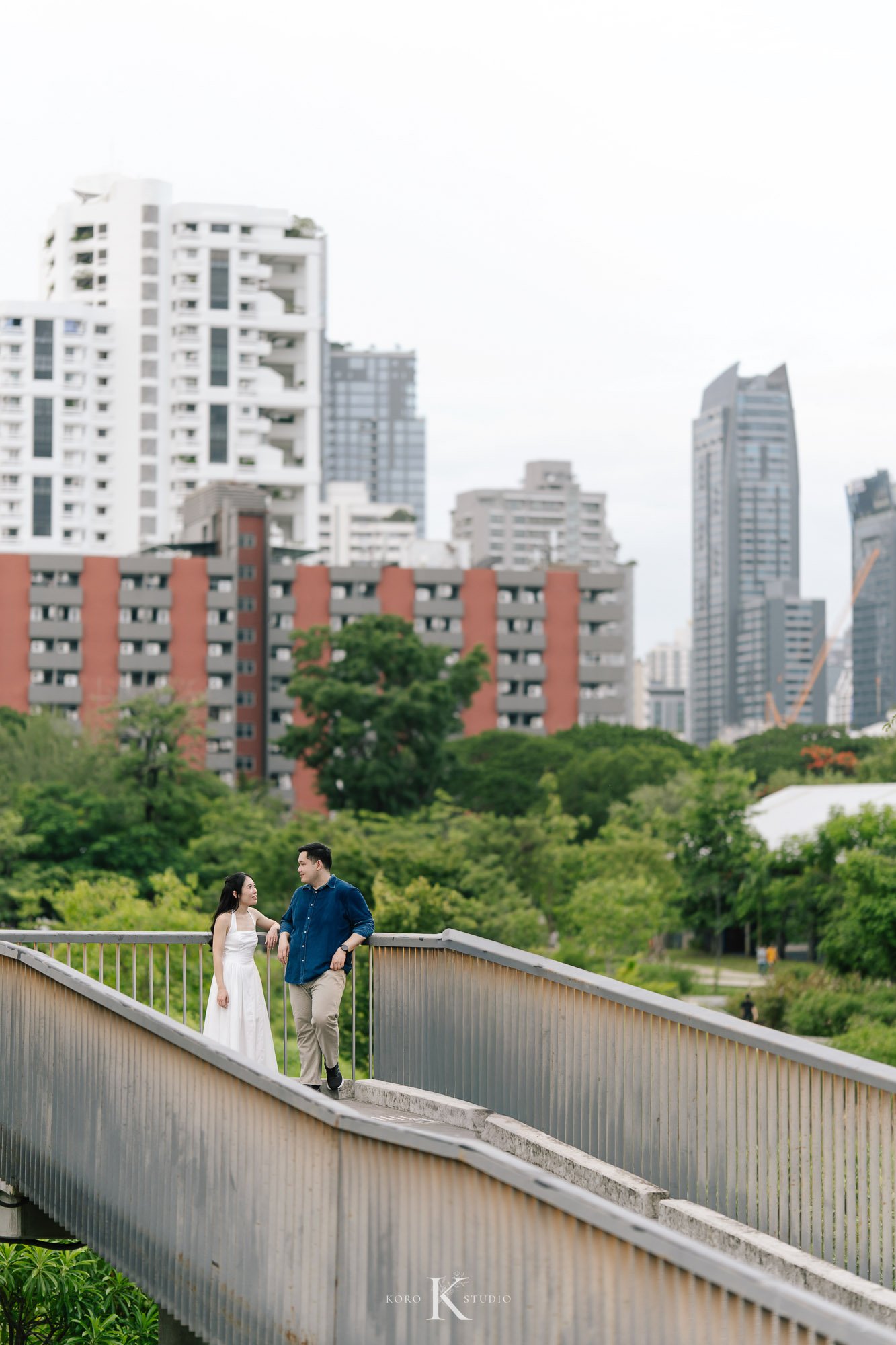 Bangkok Pre Wedding: Alison & Karl at Wat Pho & Benjakitti Park 211 benjakitti park pre wedding alison karl bangkok 211 Bangkok Pre Wedding: Alison & Karl at Wat Pho & Benjakitti Park