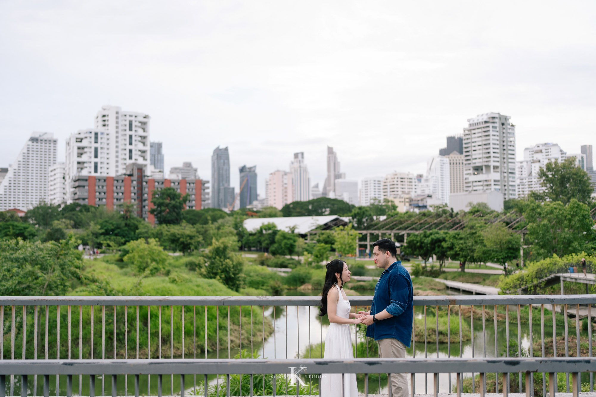 Bangkok Pre Wedding: Alison & Karl at Wat Pho & Benjakitti Park 213 benjakitti park pre wedding alison karl bangkok 213 Bangkok Pre Wedding: Alison & Karl at Wat Pho & Benjakitti Park