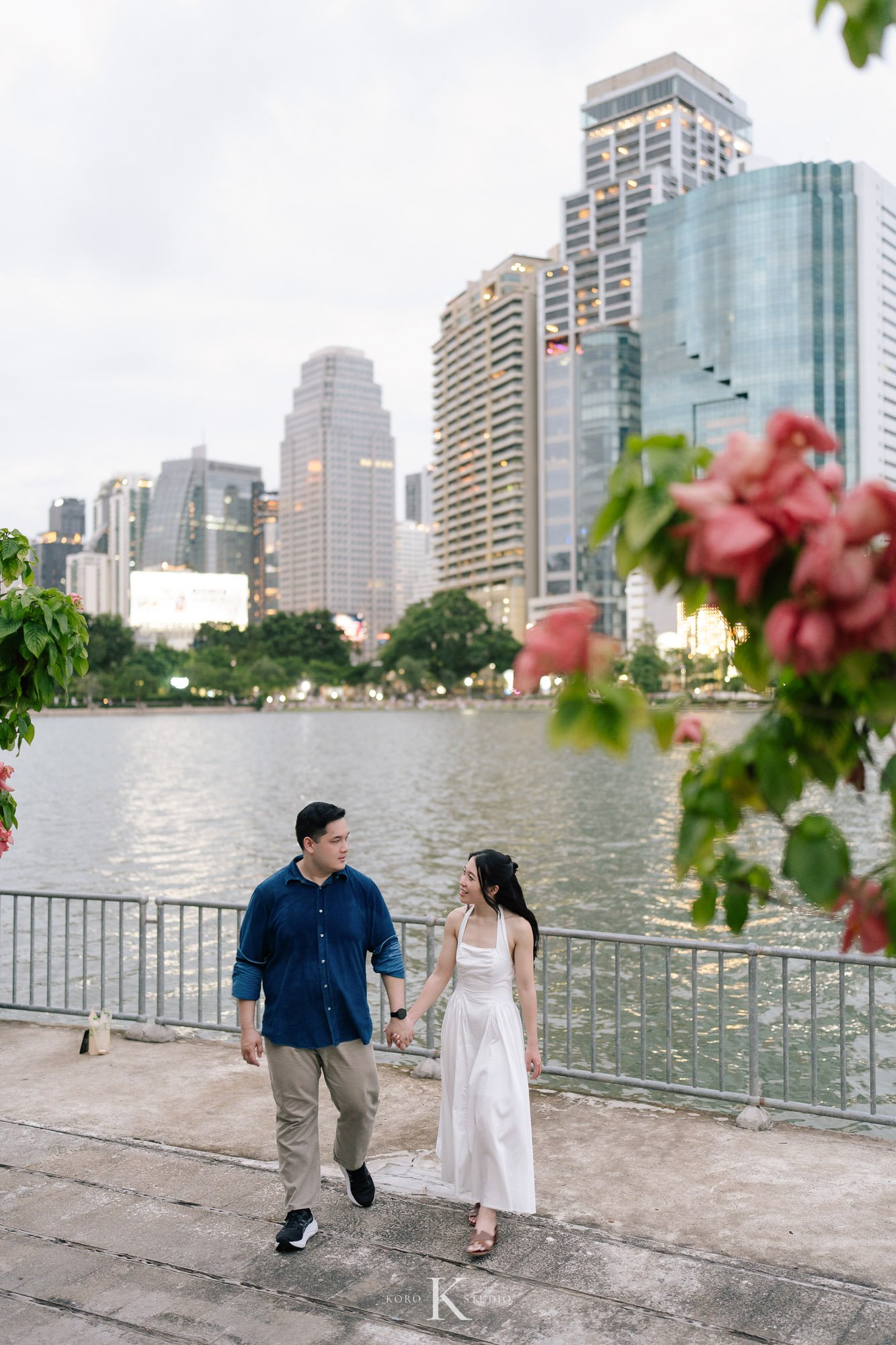 Bangkok Pre Wedding: Alison & Karl at Wat Pho & Benjakitti Park 230 benjakitti park pre wedding alison karl bangkok 230 Bangkok Pre Wedding: Alison & Karl at Wat Pho & Benjakitti Park