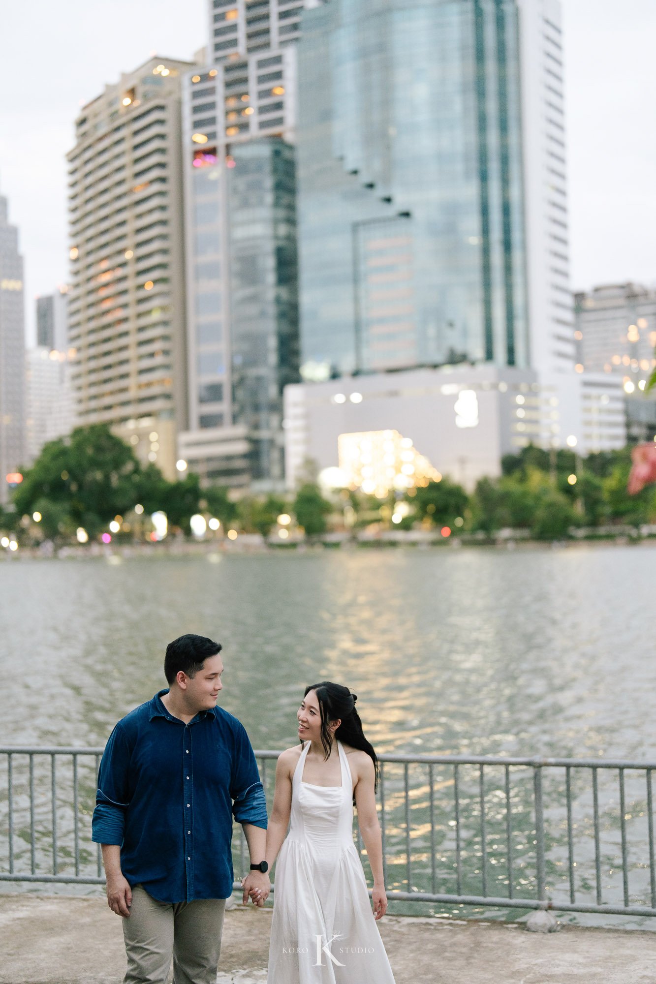 Bangkok Pre Wedding: Alison & Karl at Wat Pho & Benjakitti Park 231 benjakitti park pre wedding alison karl bangkok 231 Bangkok Pre Wedding: Alison & Karl at Wat Pho & Benjakitti Park