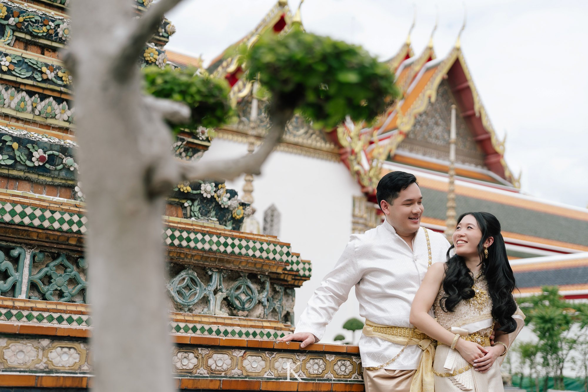Bangkok Pre Wedding: Alison & Karl at Wat Pho & Benjakitti Park 24 benjakitti park pre wedding alison karl bangkok 24 Bangkok Pre Wedding: Alison & Karl at Wat Pho & Benjakitti Park
