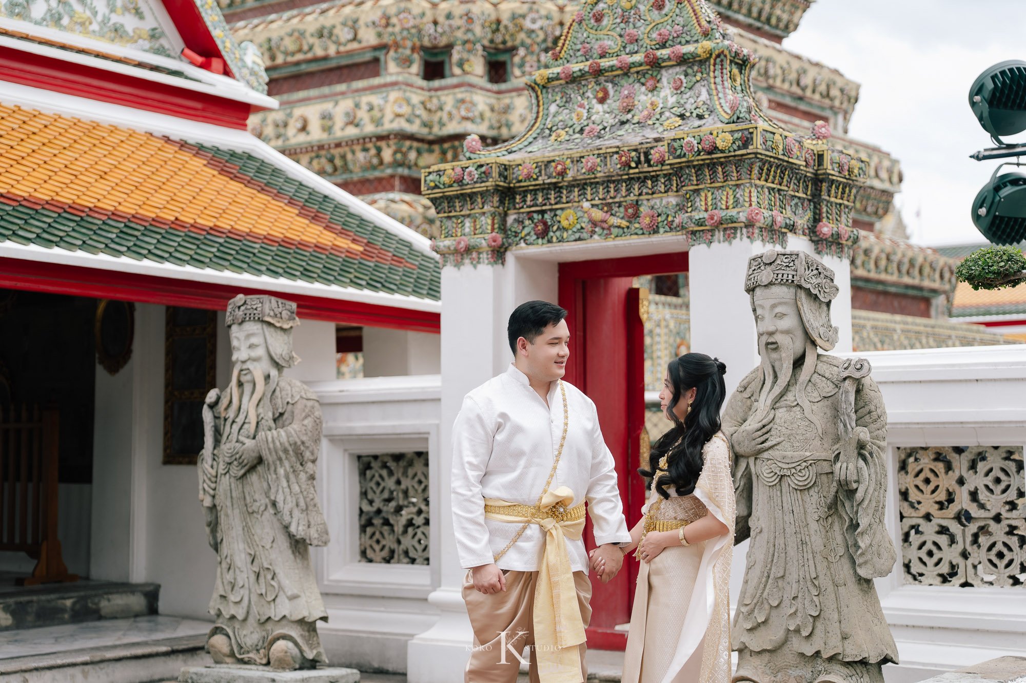 Bangkok Pre Wedding: Alison & Karl at Wat Pho & Benjakitti Park 3 benjakitti park pre wedding alison karl bangkok 3 Bangkok Pre Wedding: Alison & Karl at Wat Pho & Benjakitti Park