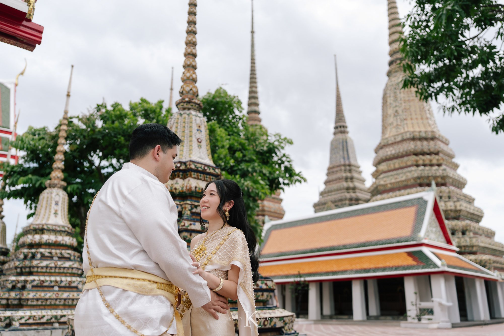 Bangkok Pre Wedding: Alison & Karl at Wat Pho & Benjakitti Park 36 benjakitti park pre wedding alison karl bangkok 36 Bangkok Pre Wedding: Alison & Karl at Wat Pho & Benjakitti Park