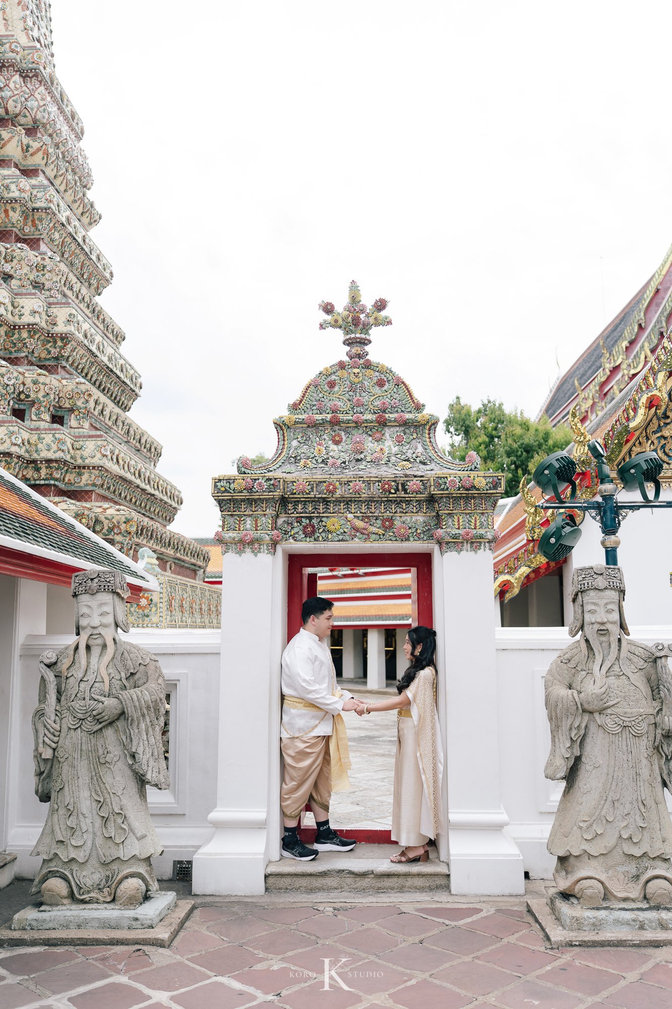 Bangkok Pre Wedding: Alison & Karl at Wat Pho & Benjakitti Park 5 benjakitti park pre wedding alison karl bangkok 5 Bangkok Pre Wedding: Alison & Karl at Wat Pho & Benjakitti Park