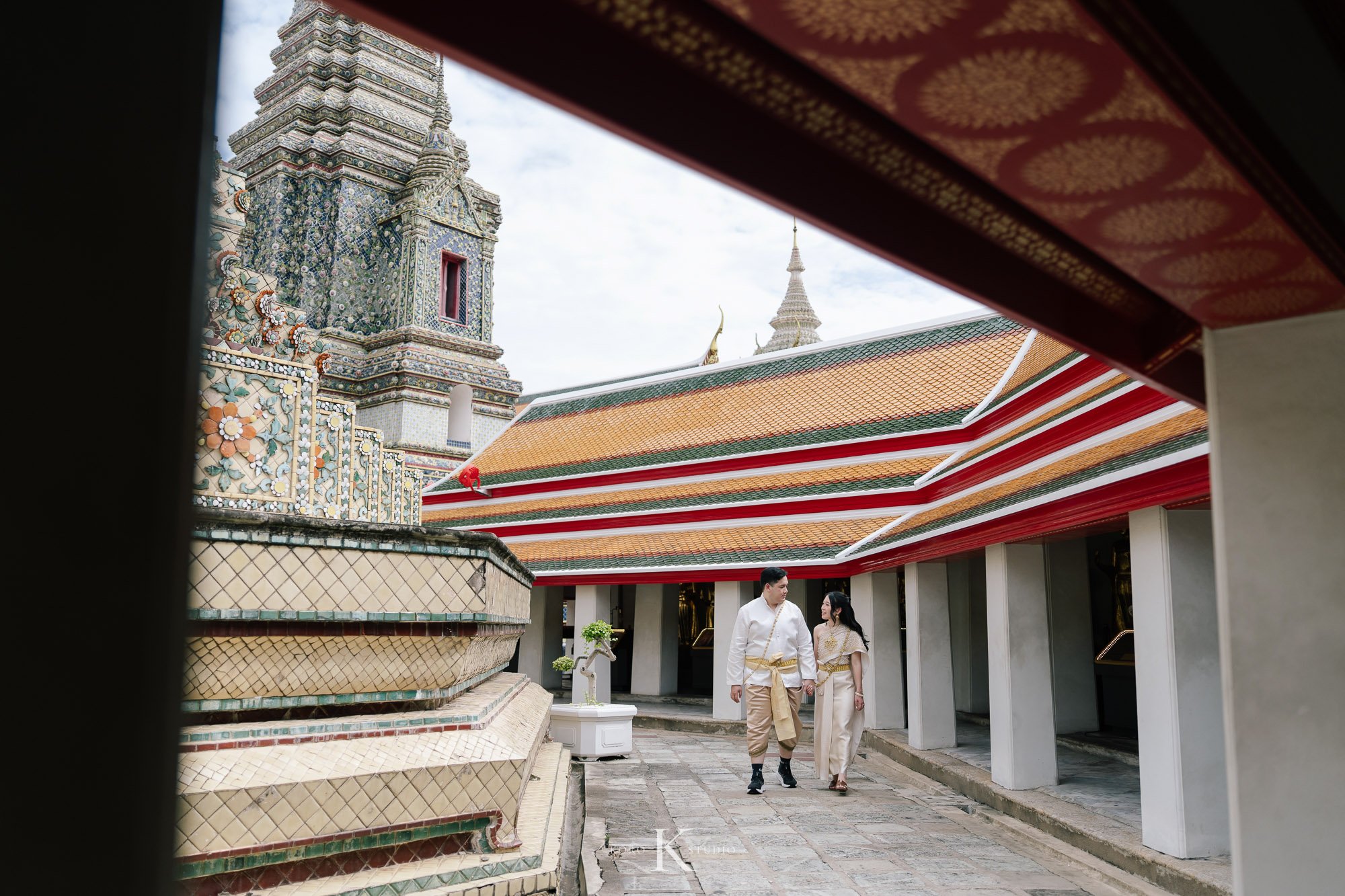 Bangkok Pre Wedding: Alison & Karl at Wat Pho & Benjakitti Park 66 benjakitti park pre wedding alison karl bangkok 66 Bangkok Pre Wedding: Alison & Karl at Wat Pho & Benjakitti Park