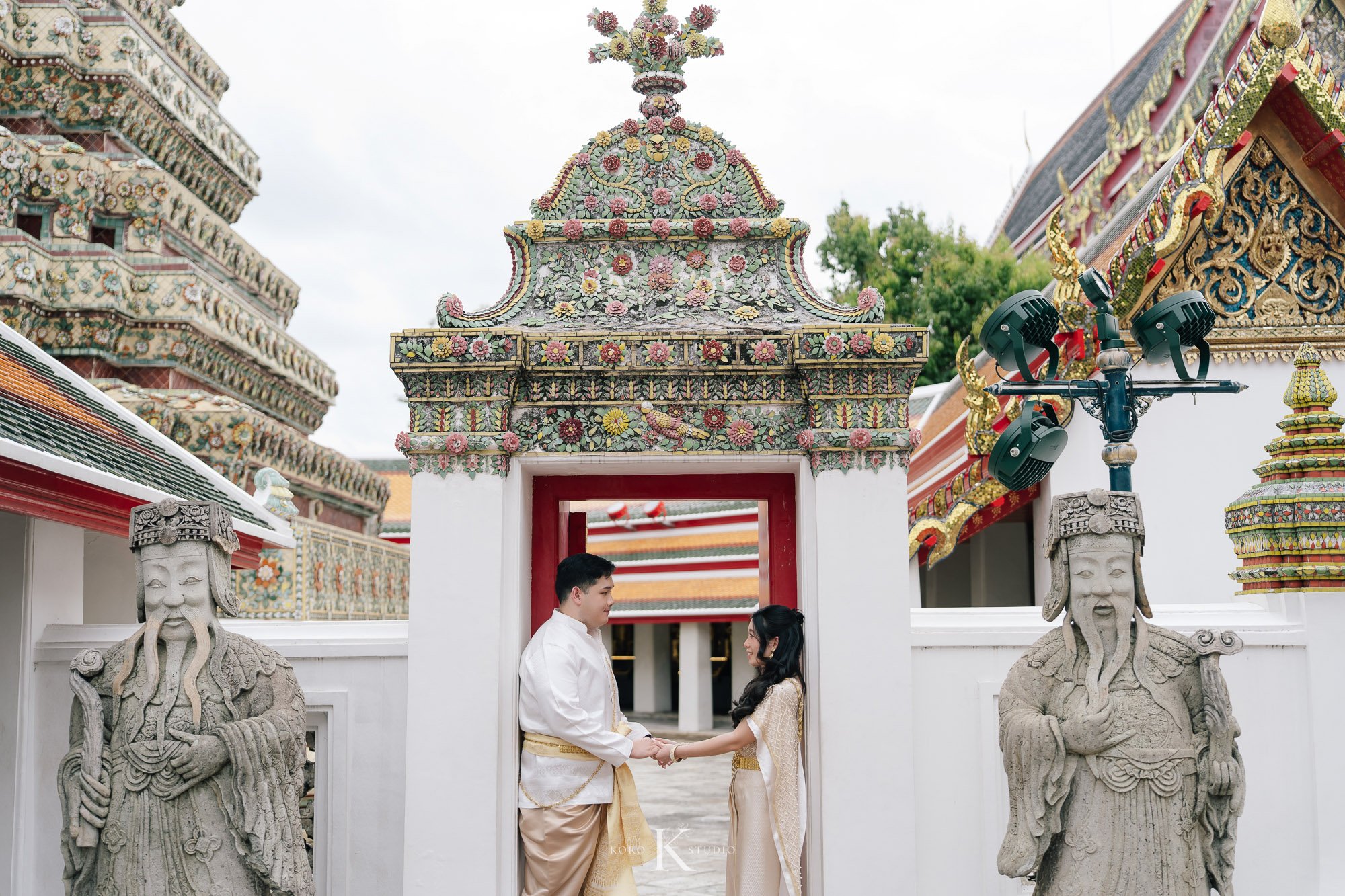 Bangkok Pre Wedding: Alison & Karl at Wat Pho & Benjakitti Park 7 benjakitti park pre wedding alison karl bangkok 7 Bangkok Pre Wedding: Alison & Karl at Wat Pho & Benjakitti Park