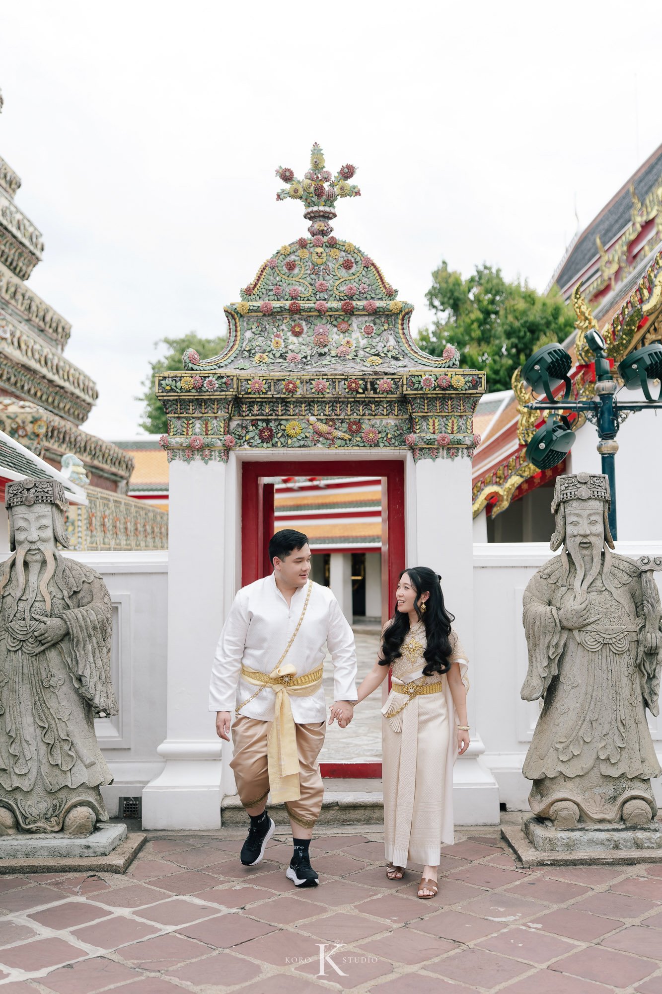 Bangkok Pre Wedding: Alison & Karl at Wat Pho & Benjakitti Park 8 benjakitti park pre wedding alison karl bangkok 8 Bangkok Pre Wedding: Alison & Karl at Wat Pho & Benjakitti Park