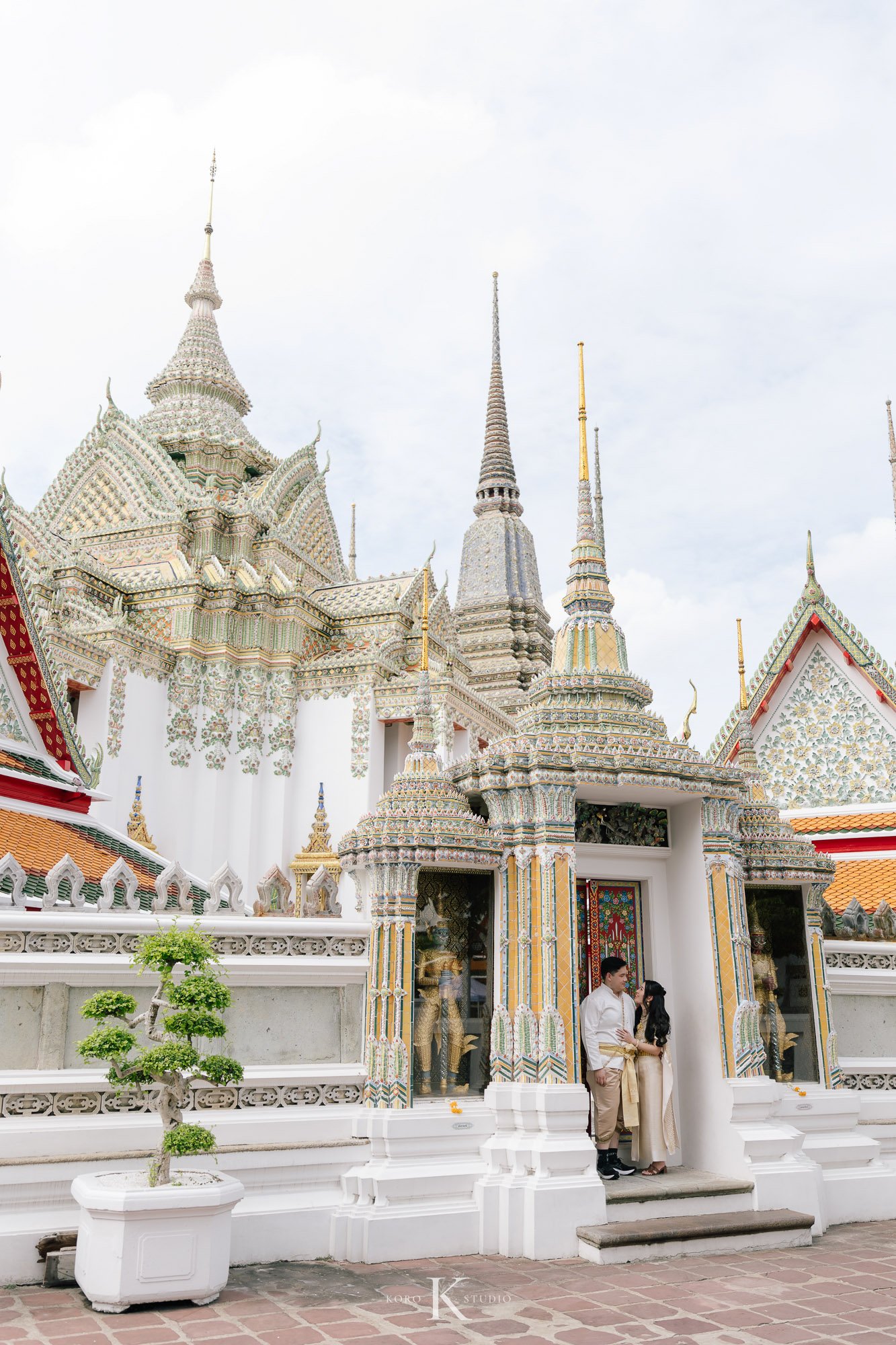 Bangkok Pre Wedding: Alison & Karl at Wat Pho & Benjakitti Park 88 benjakitti park pre wedding alison karl bangkok 88 Bangkok Pre Wedding: Alison & Karl at Wat Pho & Benjakitti Park