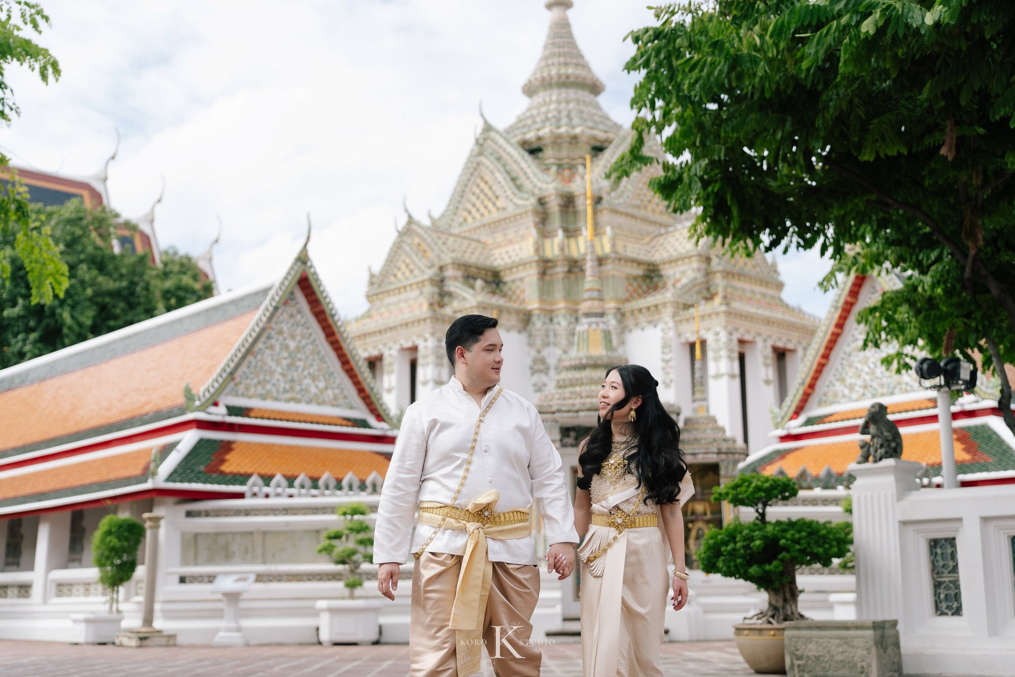 Bangkok Pre Wedding: Alison & Karl at Wat Pho & Benjakitti Park 95 benjakitti park pre wedding alison karl bangkok 95 Bangkok Pre Wedding: Alison & Karl at Wat Pho & Benjakitti Park