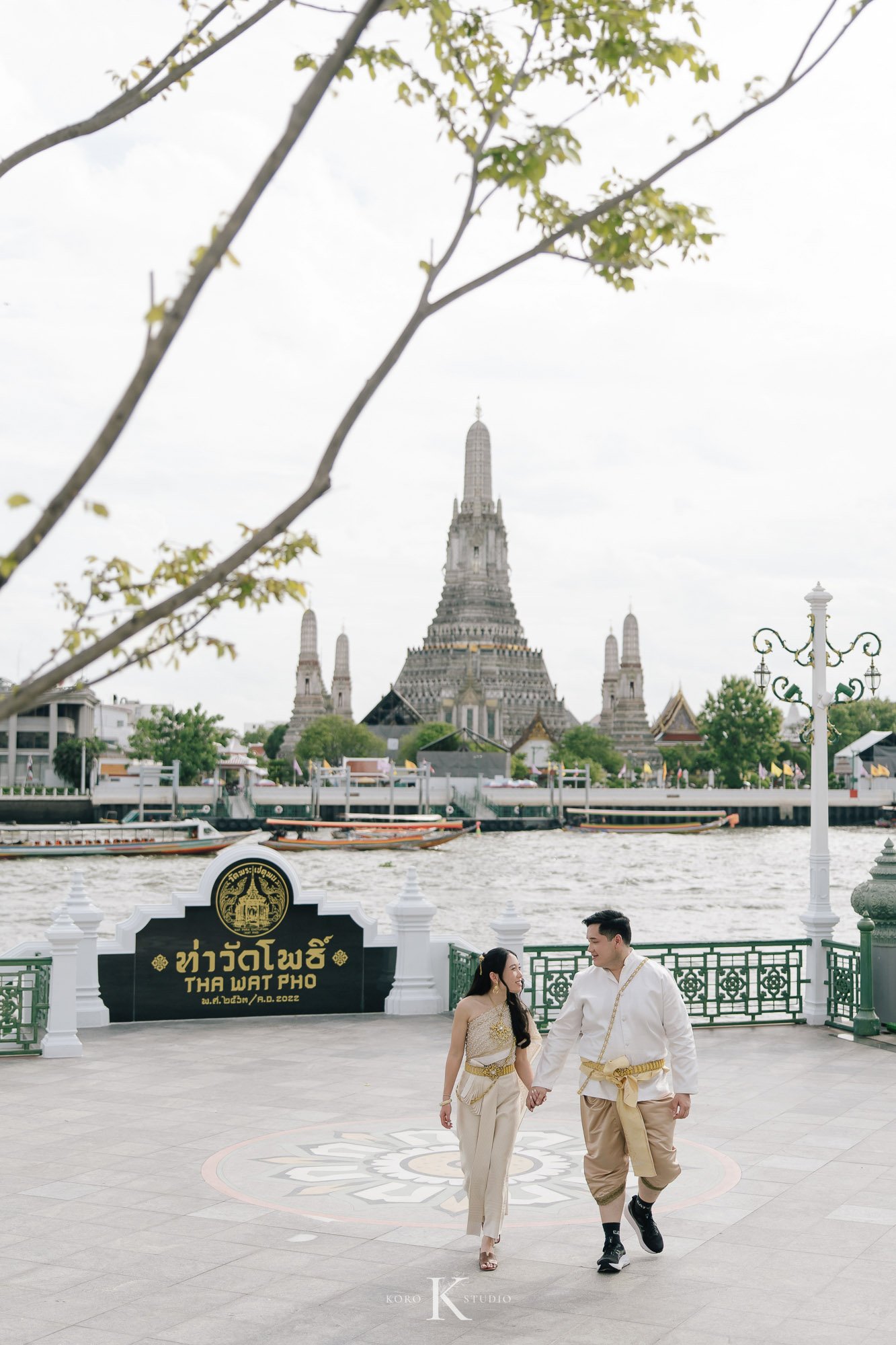 Bangkok Pre Wedding: Alison & Karl at Wat Pho & Benjakitti Park 98 benjakitti park pre wedding alison karl bangkok 98 Bangkok Pre Wedding: Alison & Karl at Wat Pho & Benjakitti Park