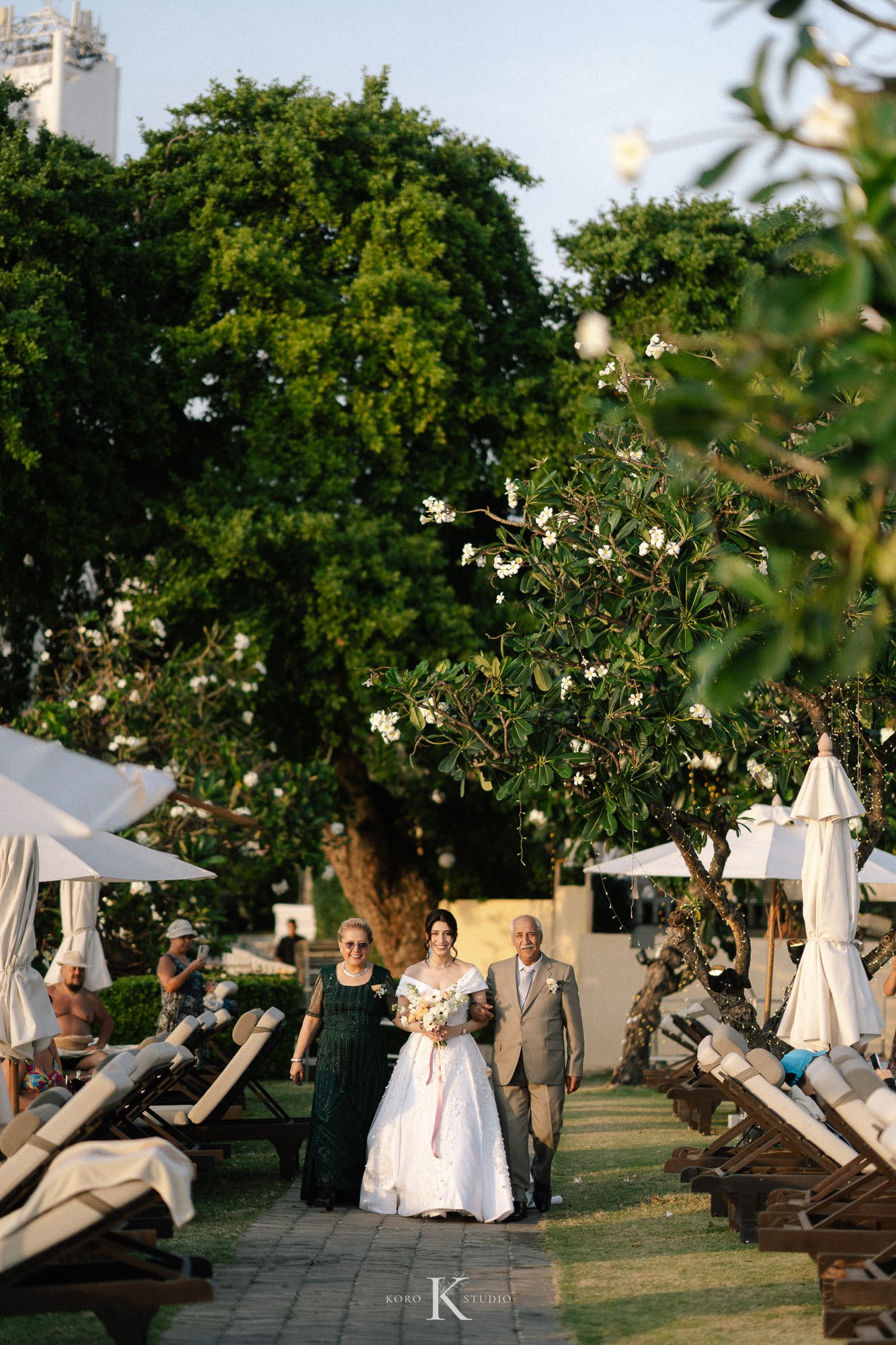 Dusit Thani Pattaya Hotel Wedding | Nafiseh & Ron 89 dusit thani pattaya hotel wedding nafiseh ron 89 Dusit Thani Pattaya Hotel Wedding | Nafiseh & Ron