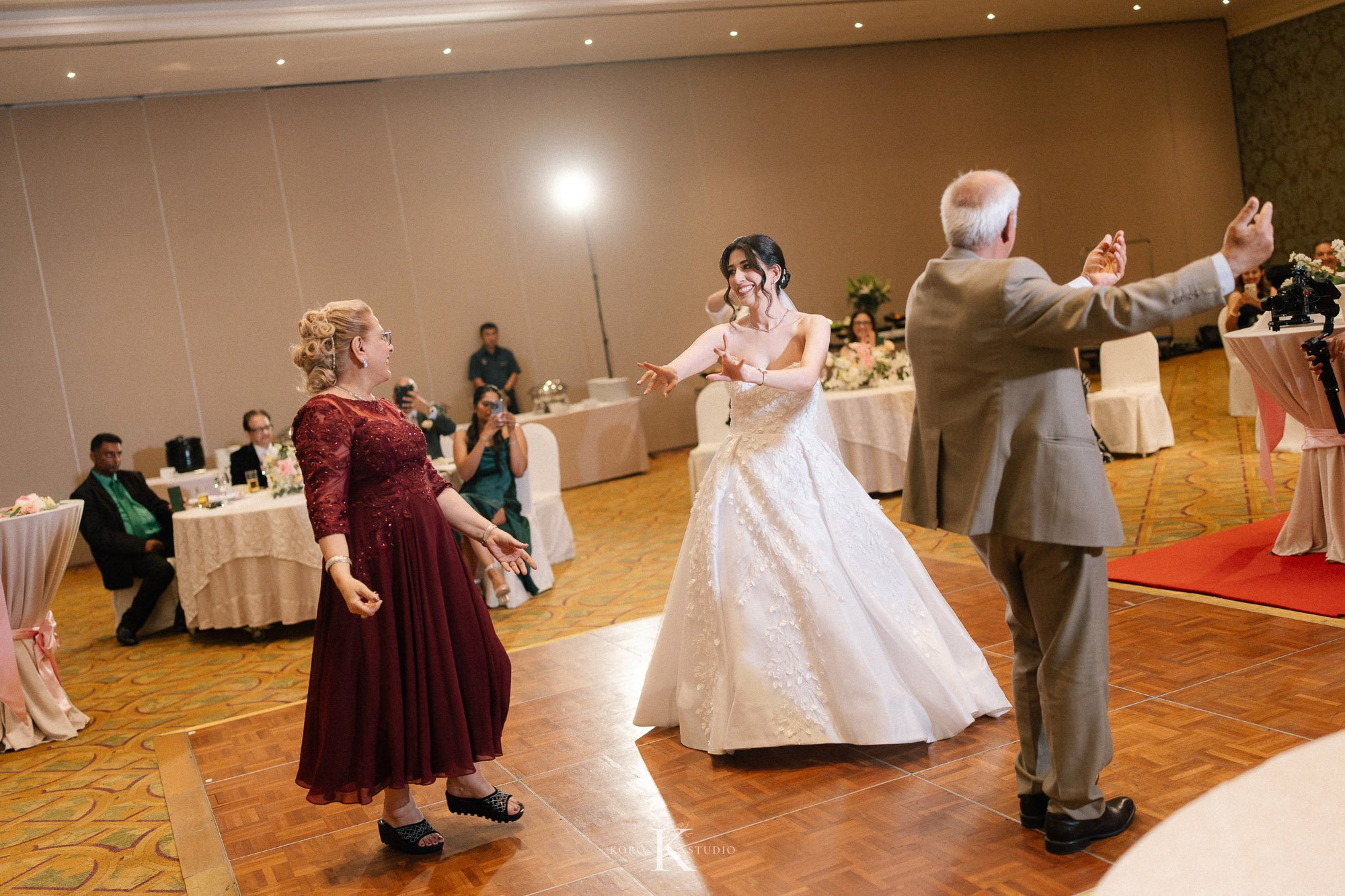 Dusit Thani Pattaya Wedding | Nafiseh & Ron’s Celebration 25 dusit thani pattaya wedding nafiseh ron 25 Dusit Thani Pattaya Wedding | Nafiseh & Ron’s Celebration