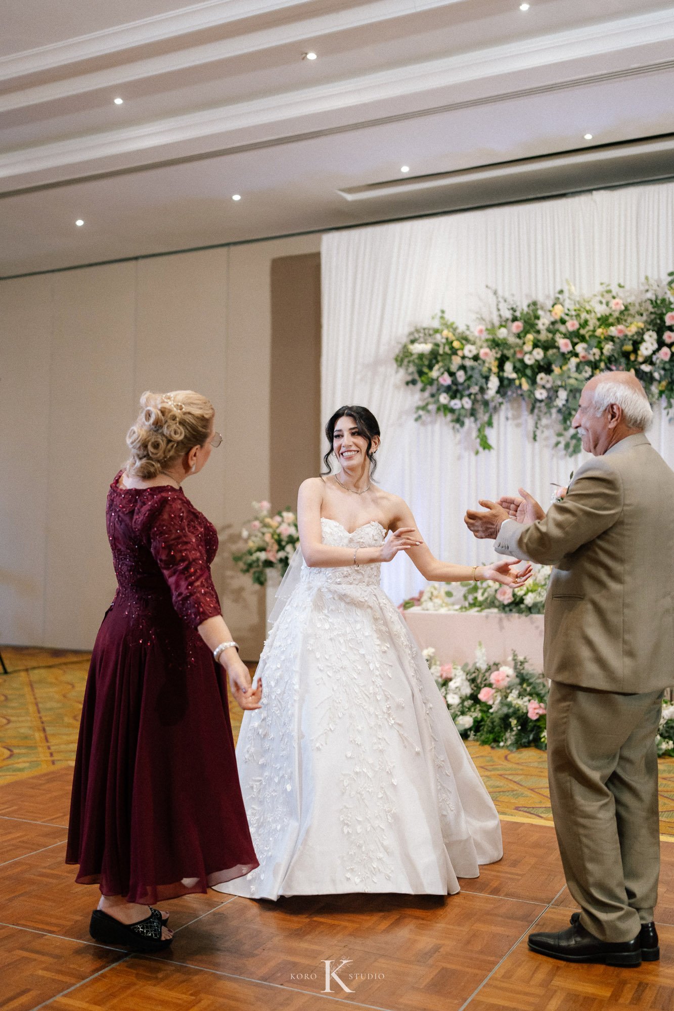 Dusit Thani Pattaya Wedding | Nafiseh & Ron’s Celebration 28 dusit thani pattaya wedding nafiseh ron 28 Dusit Thani Pattaya Wedding | Nafiseh & Ron’s Celebration