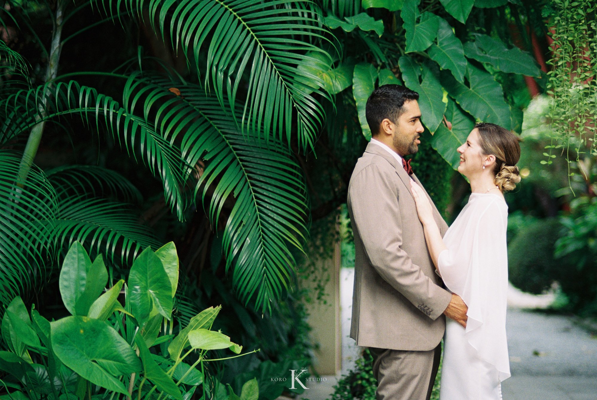 Jim Thompson House Bangkok Wedding | Kelsey & Marcos 13 jim thompson house bangkok wedding film photography kelsey marcos 13 Jim Thompson House Bangkok Wedding | Kelsey & Marcos