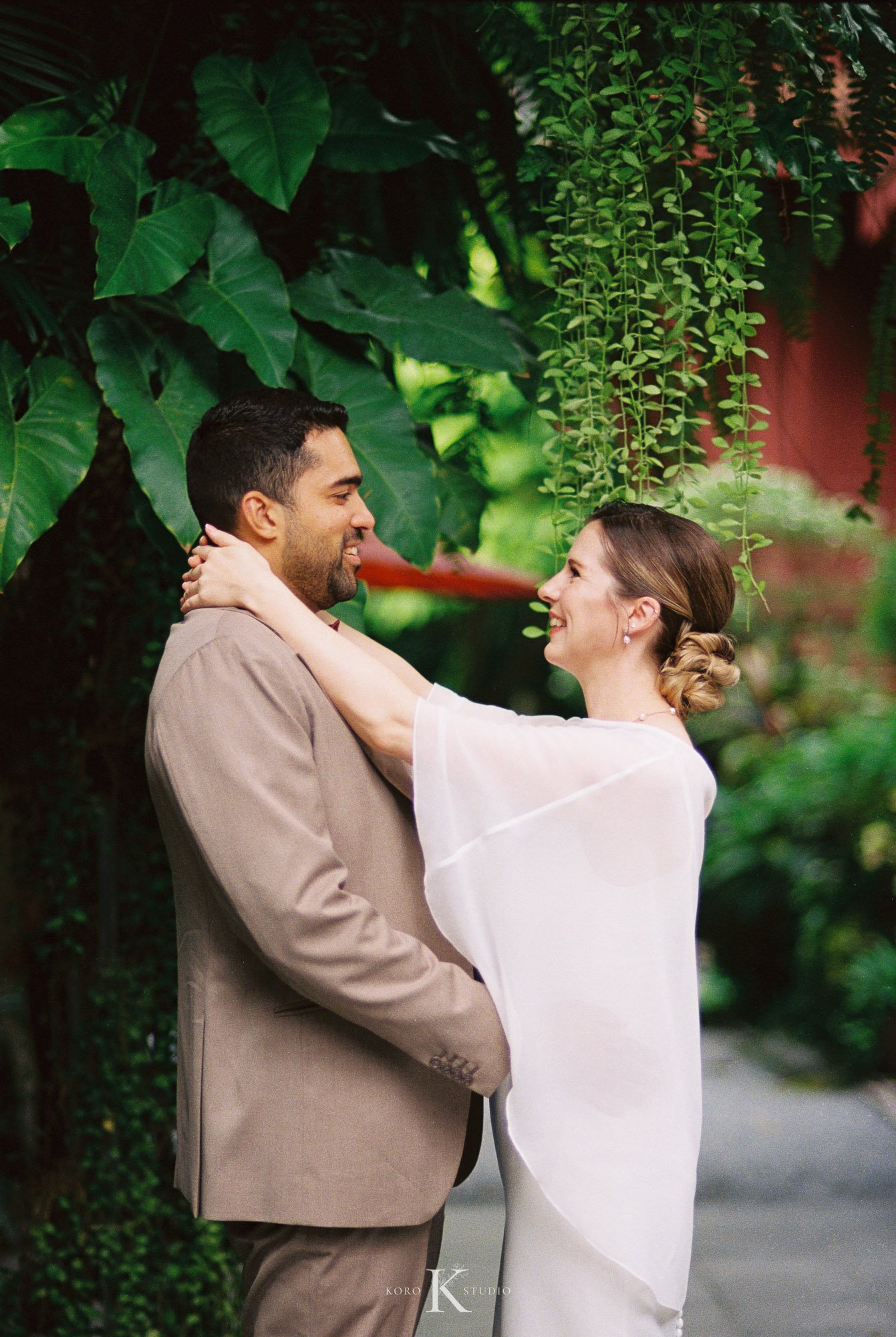 Jim Thompson House Bangkok Wedding | Kelsey & Marcos 14 jim thompson house bangkok wedding film photography kelsey marcos 14 Jim Thompson House Bangkok Wedding | Kelsey & Marcos