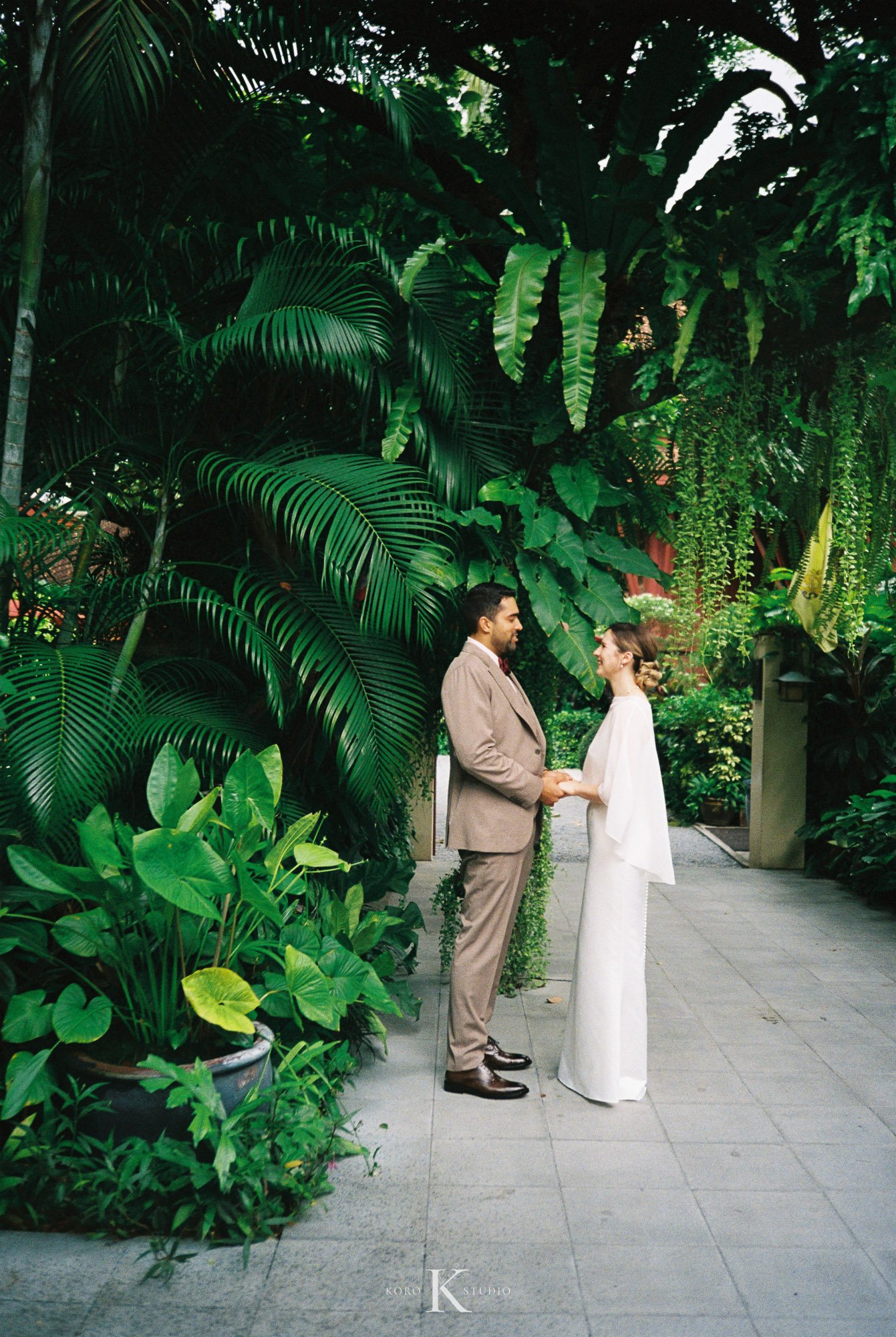 Jim Thompson House Bangkok Wedding | Kelsey & Marcos 7 jim thompson house bangkok wedding film photography kelsey marcos 7 Jim Thompson House Bangkok Wedding | Kelsey & Marcos