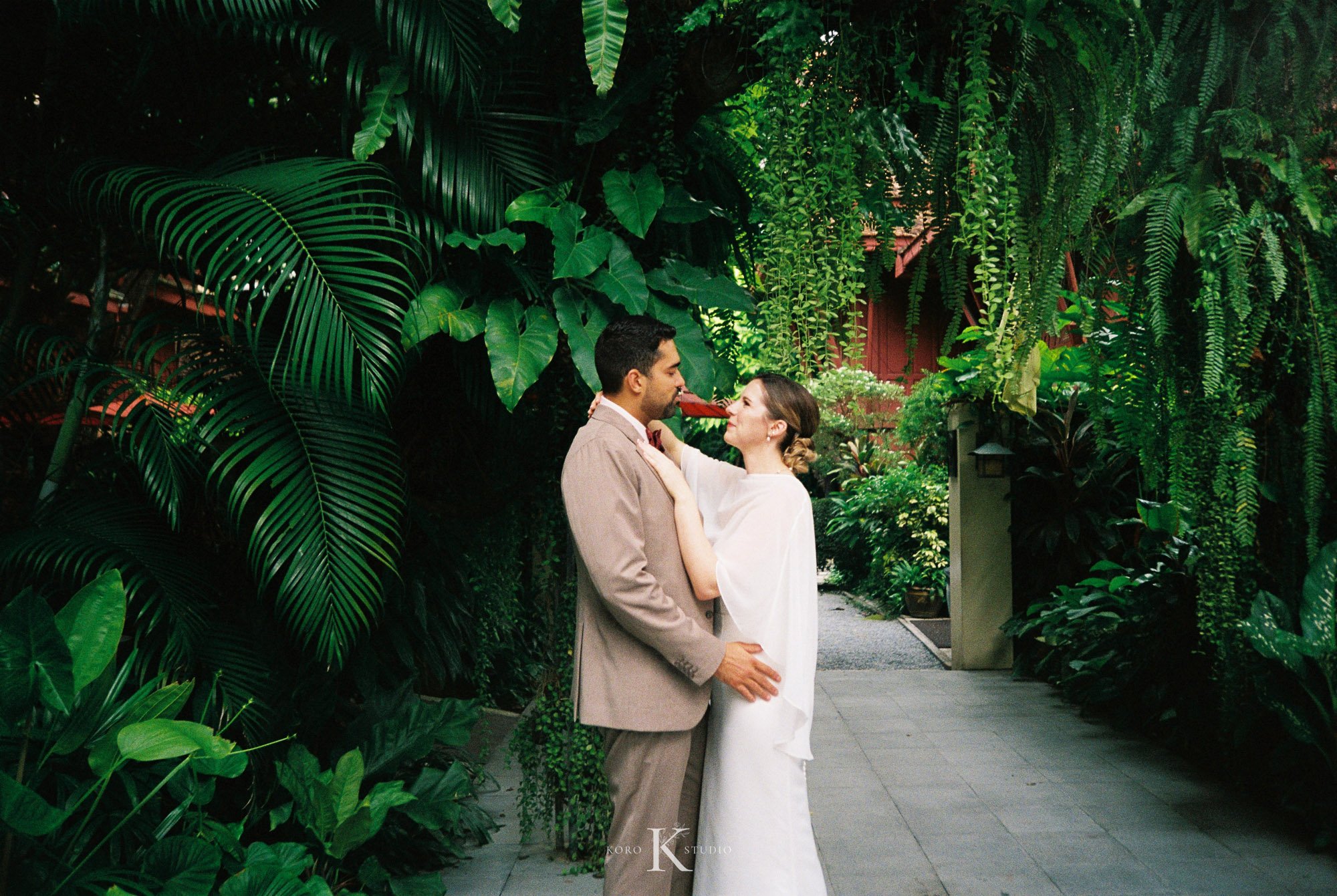 Jim Thompson House Bangkok Wedding | Kelsey & Marcos 8 jim thompson house bangkok wedding film photography kelsey marcos 8 Jim Thompson House Bangkok Wedding | Kelsey & Marcos