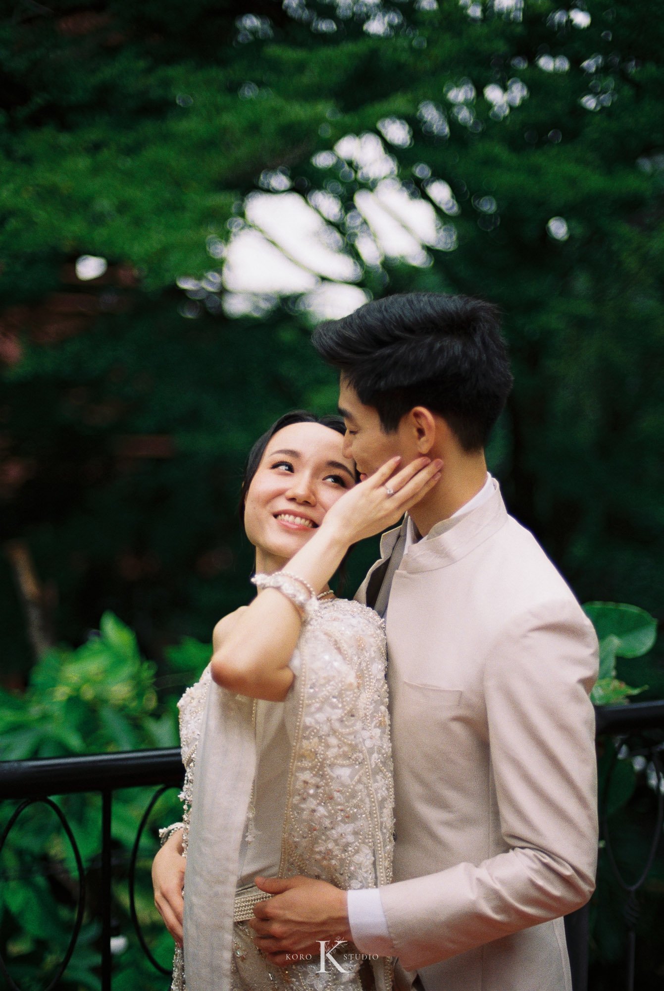 The Gardens of Dinsor Palace Wedding Film Photography 14 the gardes of dinsor palace wedding film photography 14 The Gardens of Dinsor Palace Wedding Film Photography