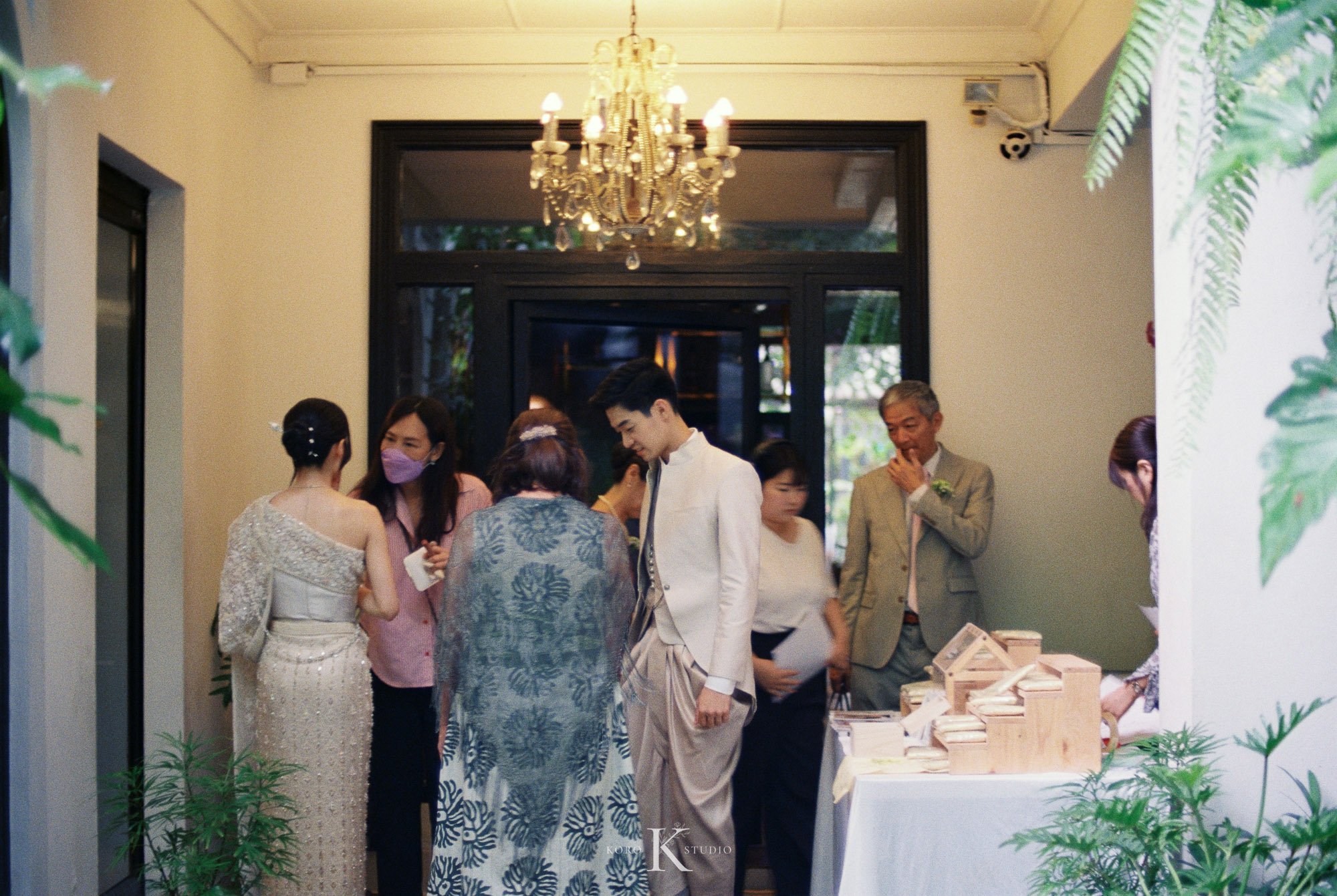 The Gardens of Dinsor Palace Wedding Film Photography 16 the gardes of dinsor palace wedding film photography 16 The Gardens of Dinsor Palace Wedding Film Photography