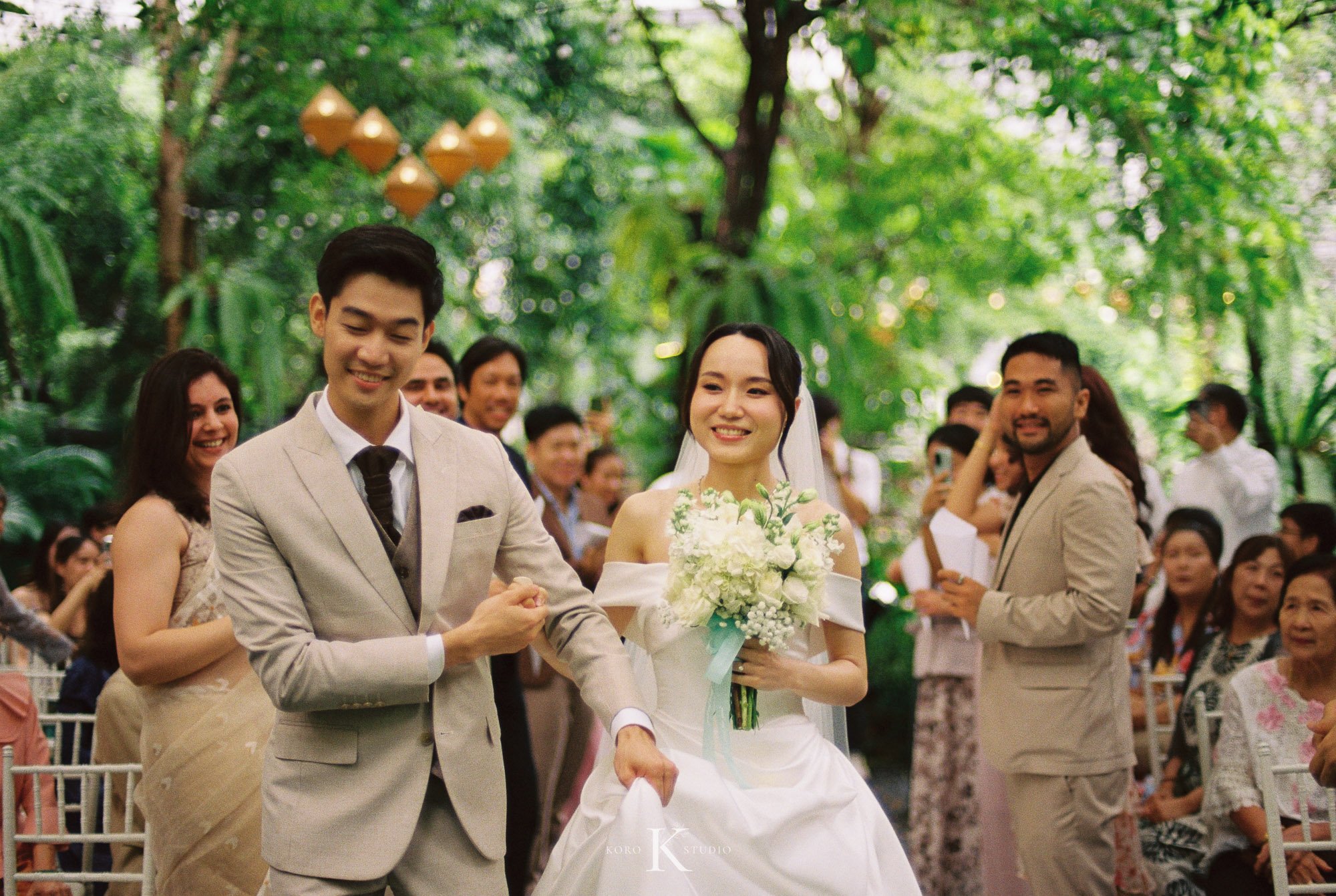 The Gardens of Dinsor Palace Wedding Film Photography 17 the gardes of dinsor palace wedding film photography 17 The Gardens of Dinsor Palace Wedding Film Photography