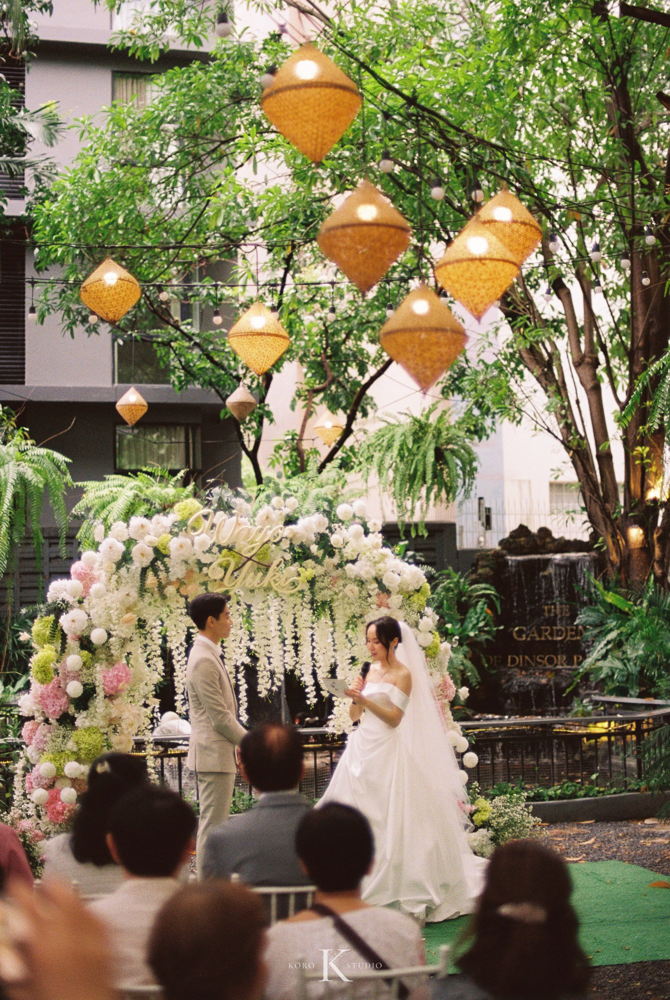 The Gardens of Dinsor Palace Wedding Film Photography 22 the gardes of dinsor palace wedding film photography 22 The Gardens of Dinsor Palace Wedding Film Photography