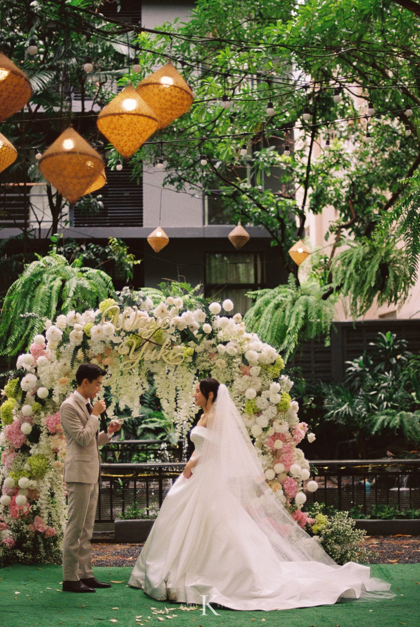 The Gardens of Dinsor Palace Wedding Film Photography 25 the gardes of dinsor palace wedding film photography 25 The Gardens of Dinsor Palace Wedding Film Photography