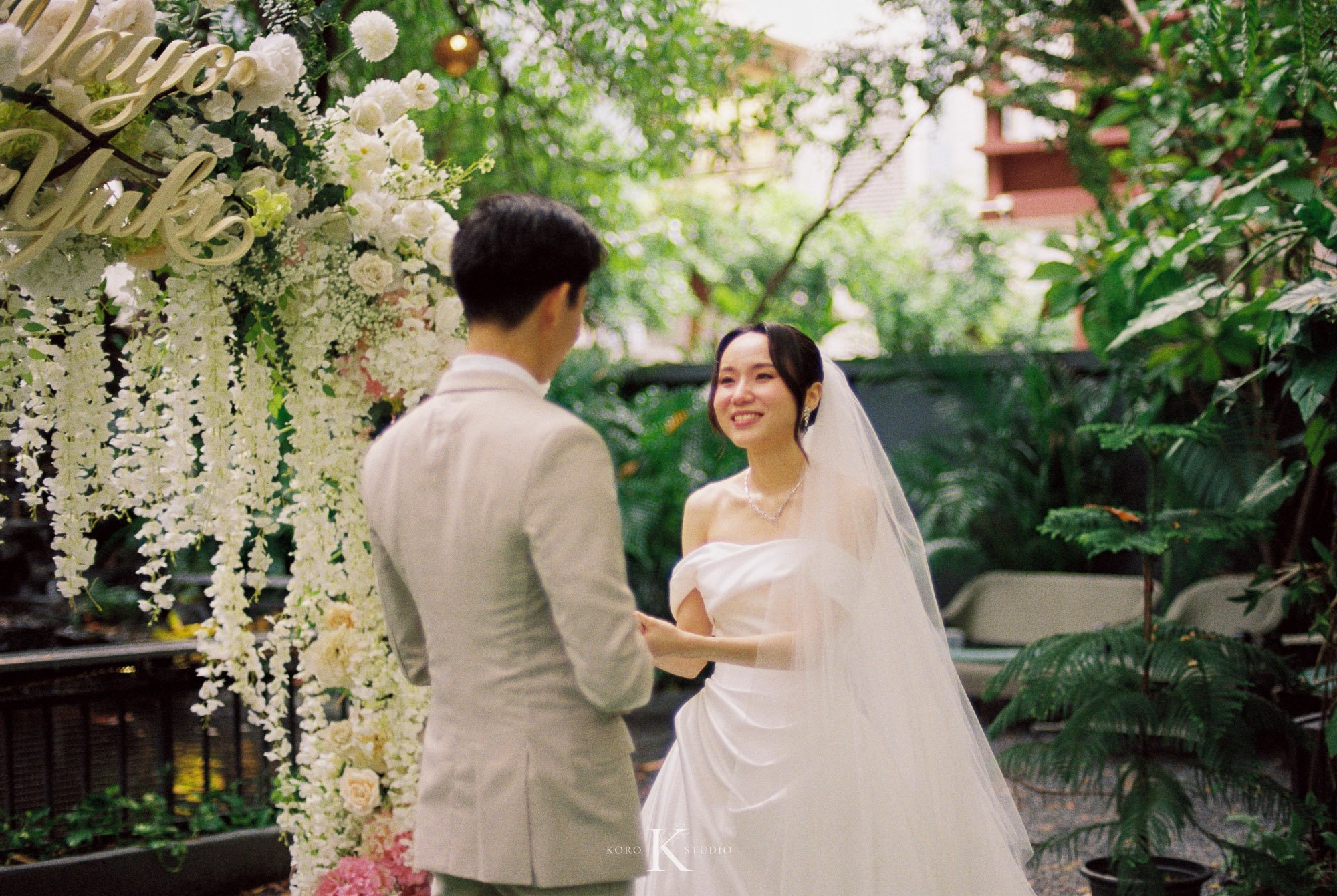 The Gardens of Dinsor Palace Wedding Film Photography 26 the gardes of dinsor palace wedding film photography 26 The Gardens of Dinsor Palace Wedding Film Photography