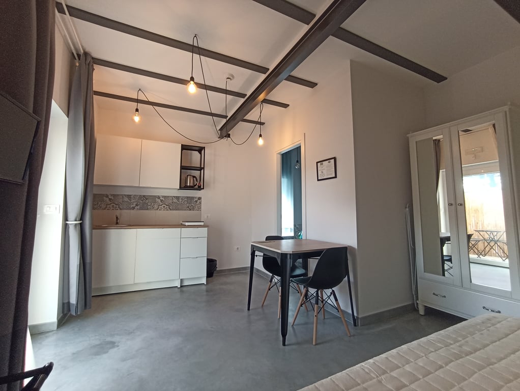 CAMERA TRIPLA STANDARS con ingresso indipendente