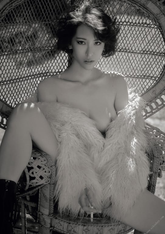 图片[33]-2024.12.20 奈月世奈写真集 SILK of the MOON - 在线免费观看-阅图吧