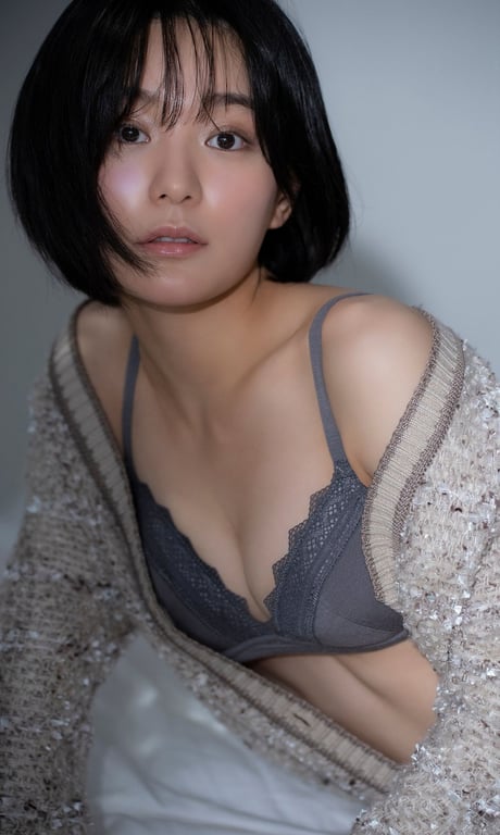 图片[32]-Momoko Arata 新田桃子 - 一人分饰三角女演员、首次写真集 (NO watermark)(NO watermark) - 在线免费观看-阅图吧