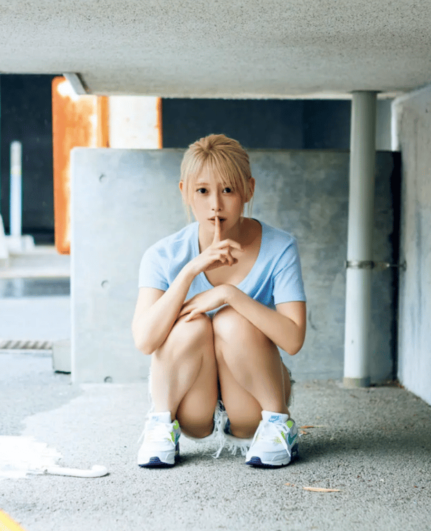 图片[4]-[FRIDAY] 2022.06.30 篠崎心 与金发女友的两人世界♡（含其他剪辑） - 在线免费观看-阅图吧