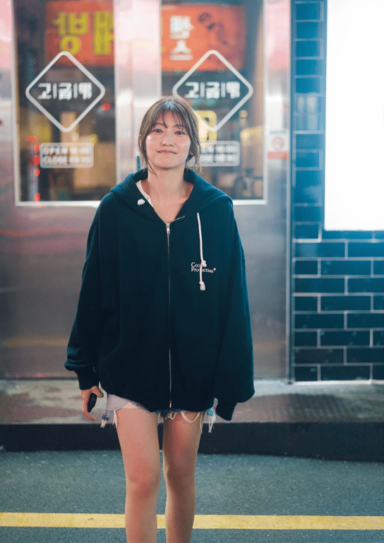 图片[19]-2024.12.19 山下Emily 1st写真集「SHY」 - 在线免费观看-阅图吧