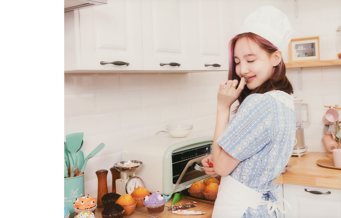 图片[16]-2021.11 TWICE 6th Anniversary 'Happy TWICE & ONCE day!' AR 写真集 - 在线免费观看-阅图吧