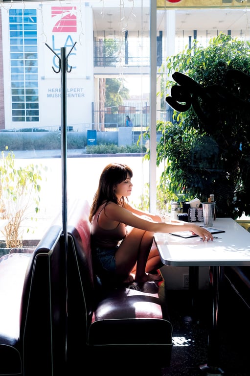 【電子版だけの特典カットつき！】久松郁実写真集 LA-阅图吧