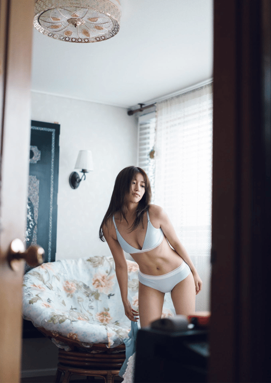 图片[34]-2024.12.19 山下Emily 1st写真集「SHY」 - 在线免费观看-阅图吧