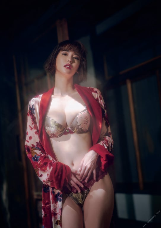 图片[40]-2024.12.20 奈月世奈写真集 SILK of the MOON - 在线免费观看-阅图吧