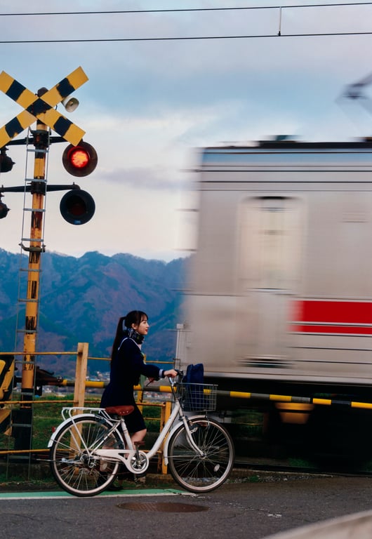 图片[8]-2024.10.07 (22∕7) 麻丘真央 1st写真集 『 光之镜 』 - 在线免费观看-阅图吧