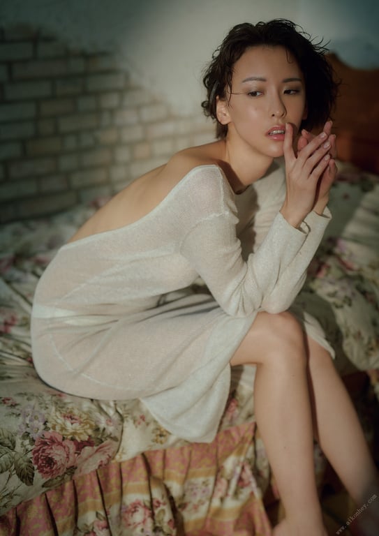 图片[9]-2024.12.20 奈月世奈写真集 SILK of the MOON - 在线免费观看-阅图吧